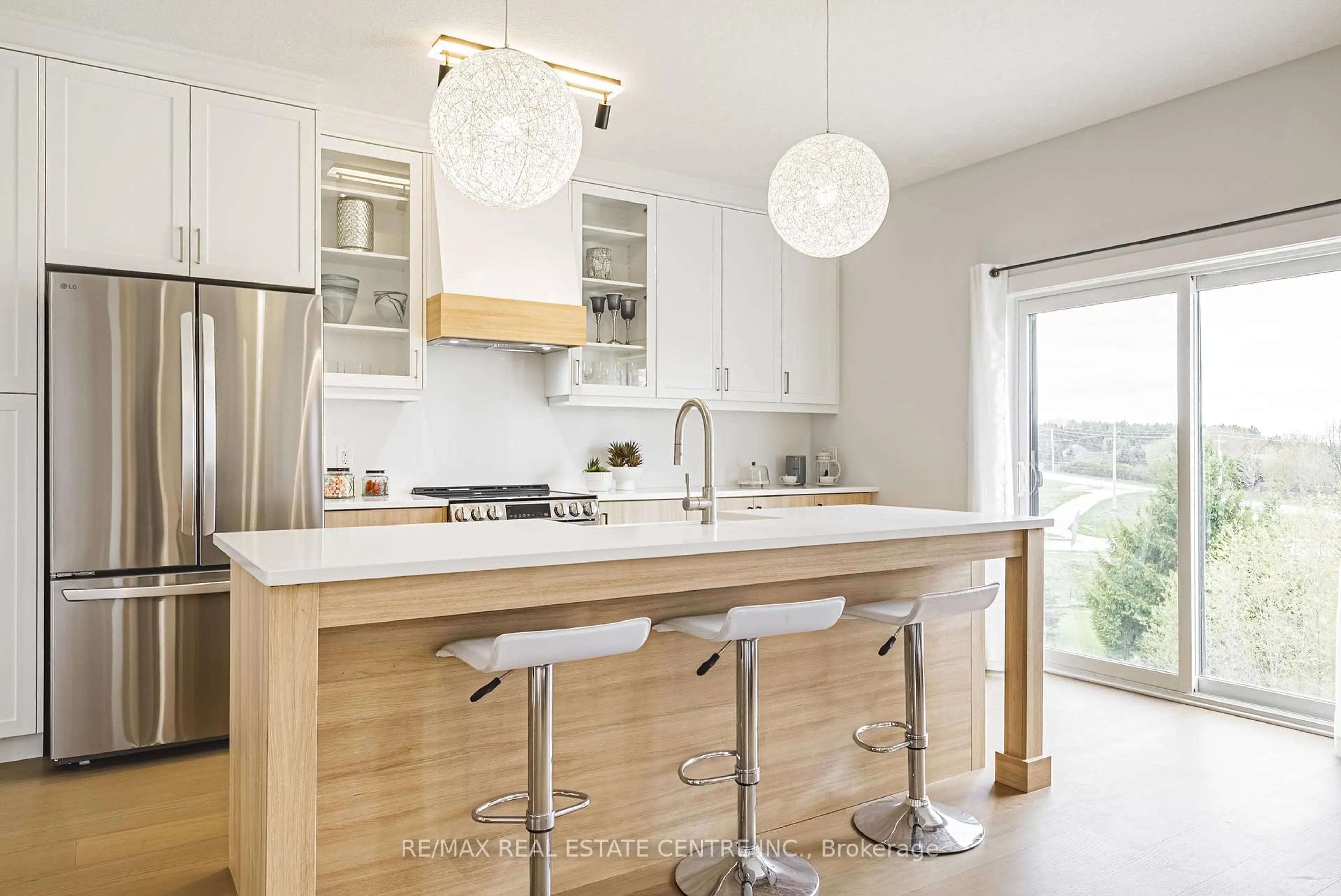 Contemporary kitchen, unknown for 546 Benninger Dr, Kitchener Ontario N2E 0C9