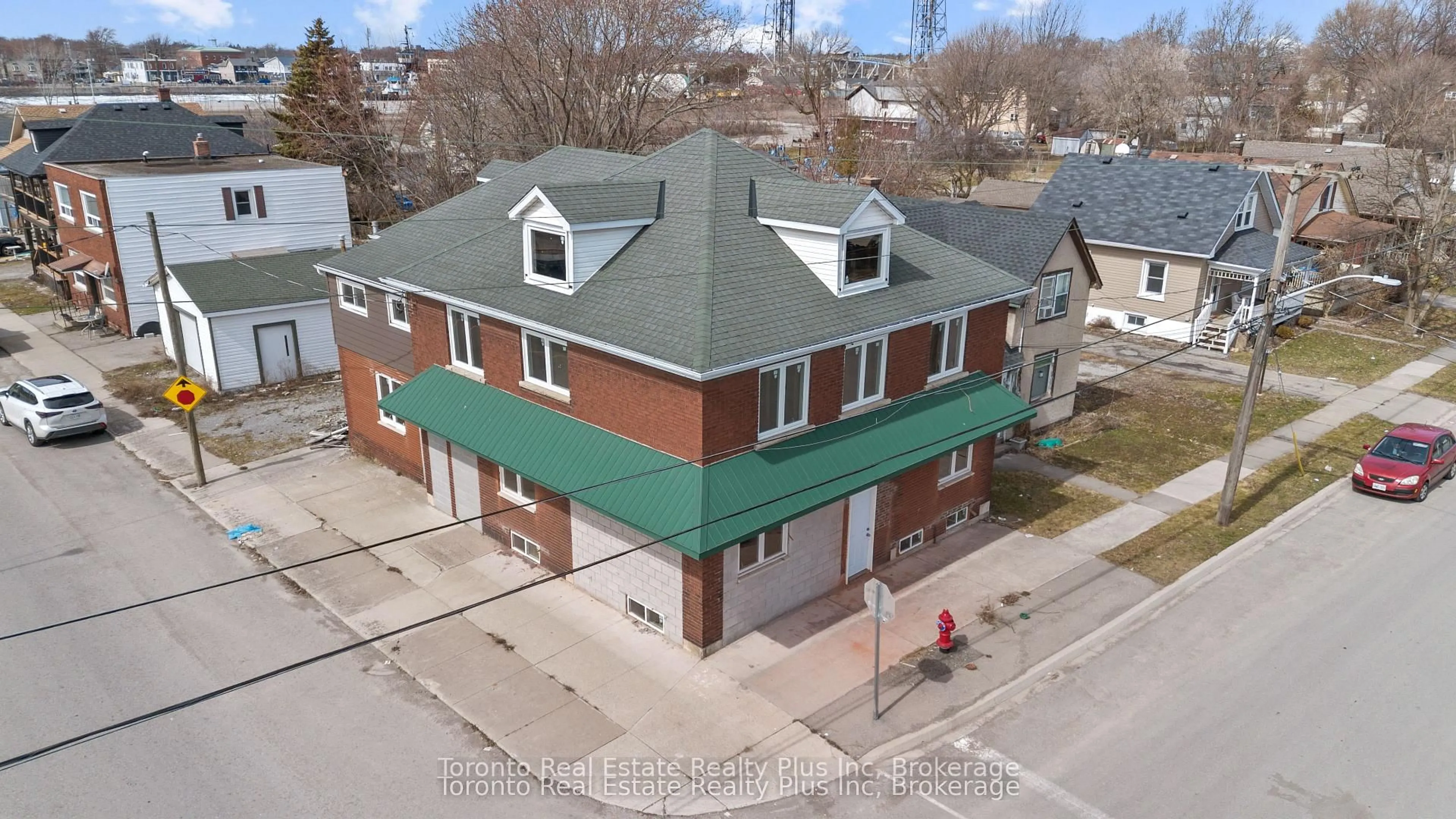 A pic from outside/outdoor area/front of a property/back of a property/a pic from drone, building for 180 Fares St, Port Colborne Ontario L3K 1W4