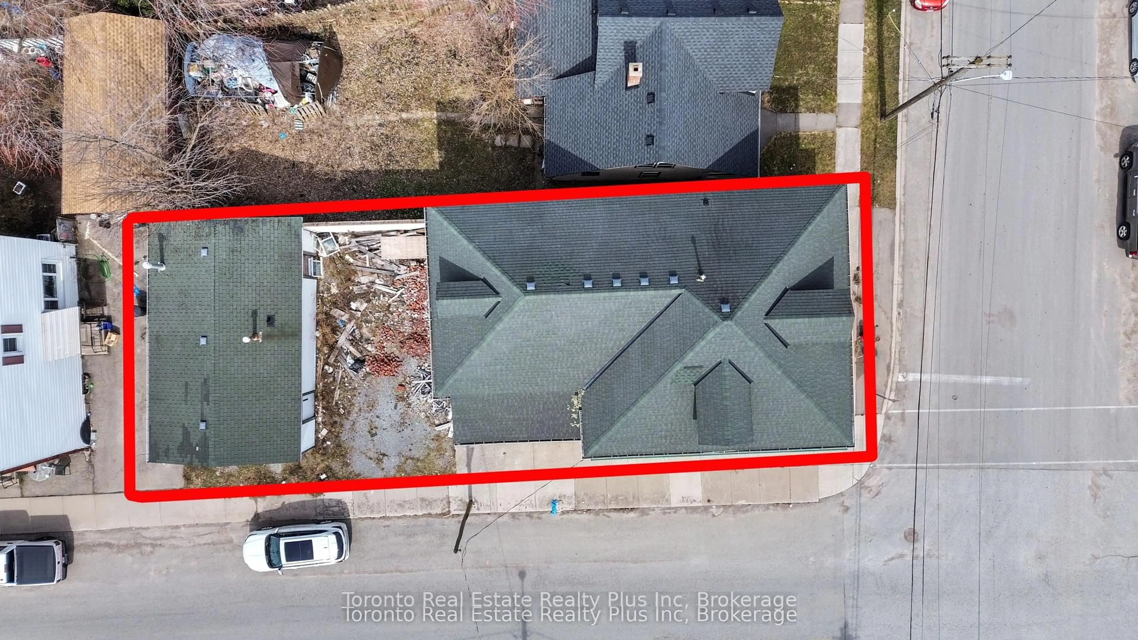 A pic from outside/outdoor area/front of a property/back of a property/a pic from drone, building for 180 Fares St, Port Colborne Ontario L3K 1W4