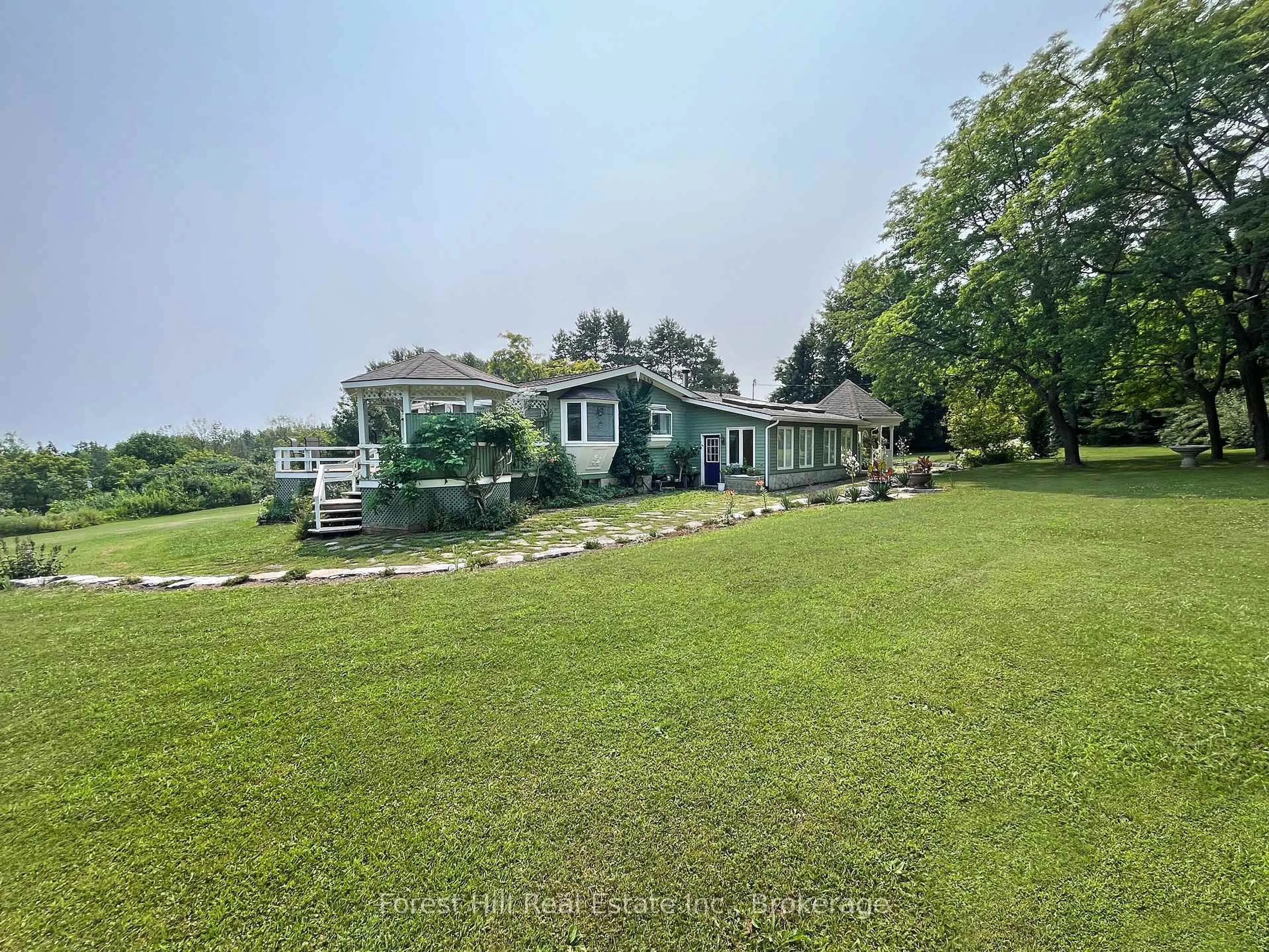 A pic from outside/outdoor area/front of a property/back of a property/a pic from drone, water/lake/river/ocean view for 104 Mckay Crt, Meaford Ontario N4L 1W5