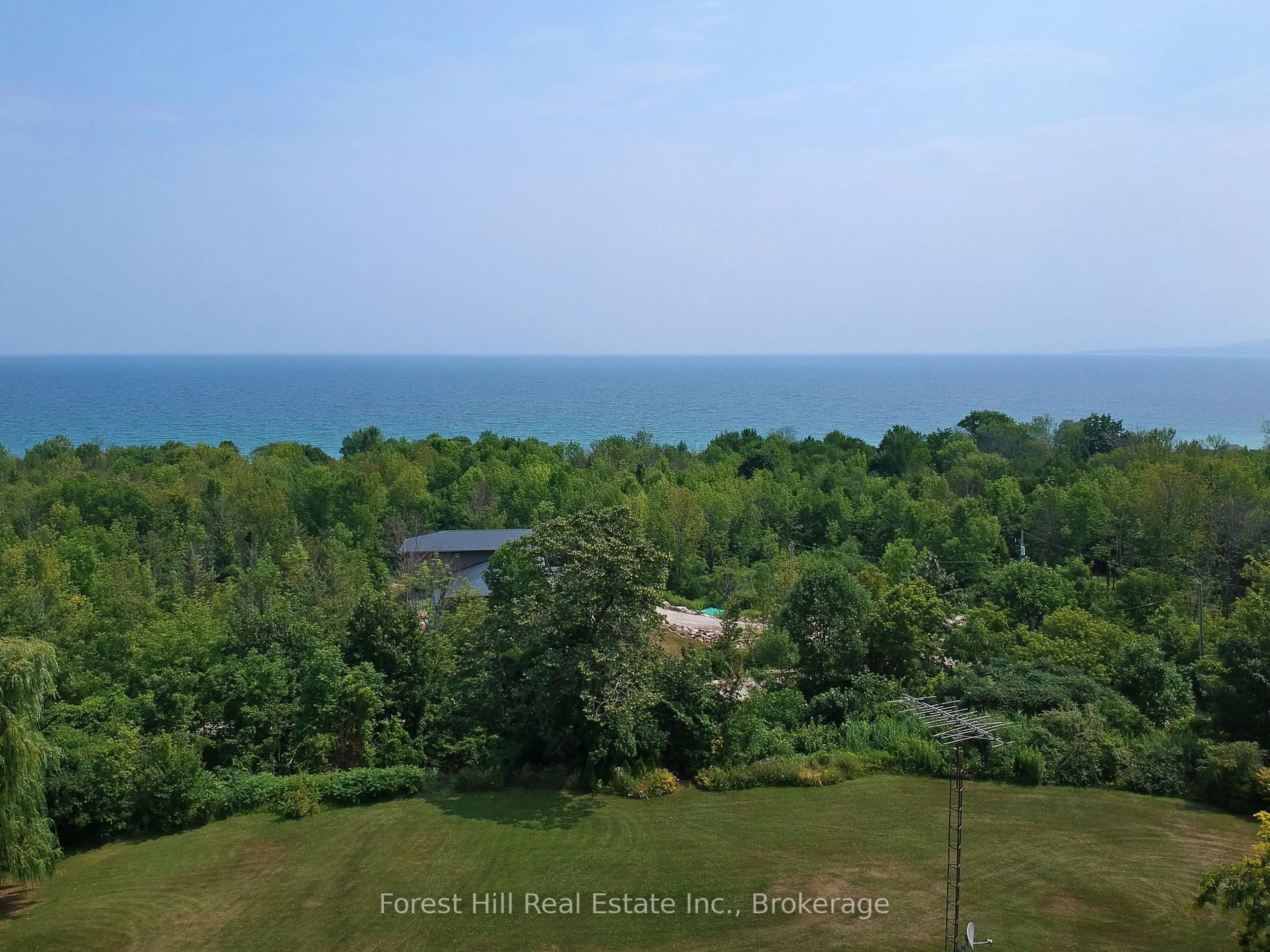 A pic from outside/outdoor area/front of a property/back of a property/a pic from drone, water/lake/river/ocean view for 104 Mckay Crt, Meaford Ontario N4L 1W5