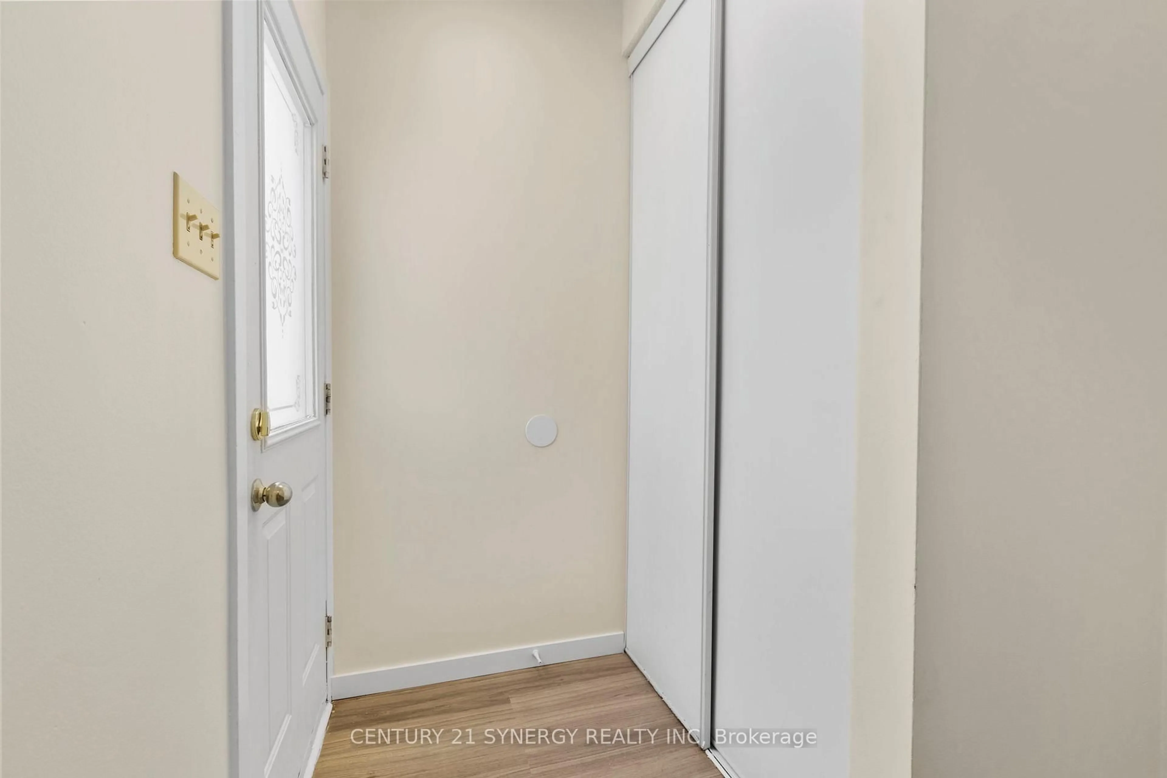 Indoor entryway for 26B SONNET Cres, Ottawa Ontario K2H 8W7