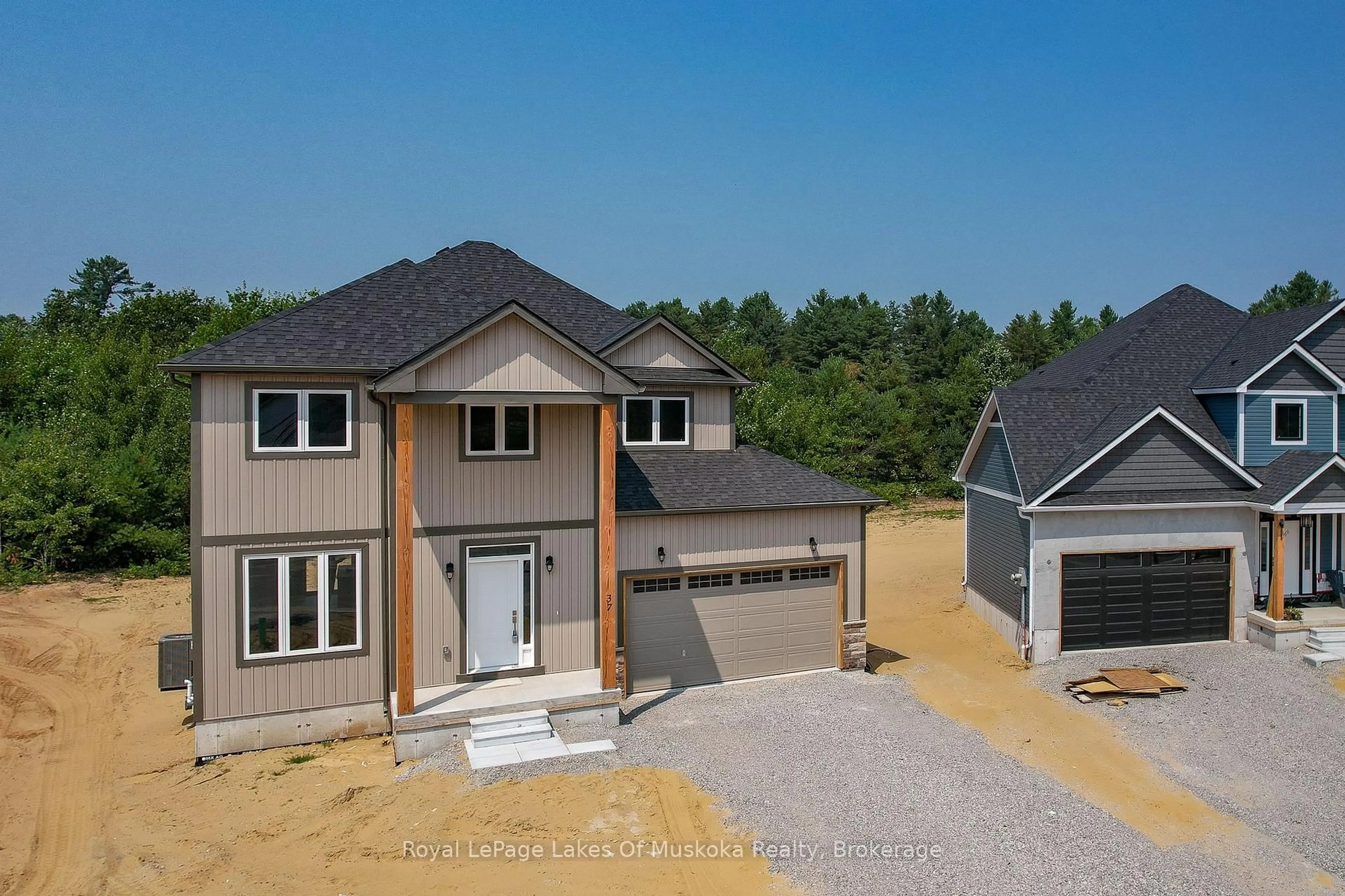 A pic from outside/outdoor area/front of a property/back of a property/a pic from drone, unknown for 37 Whitehorn Park, Bracebridge Ontario P1L 0A7
