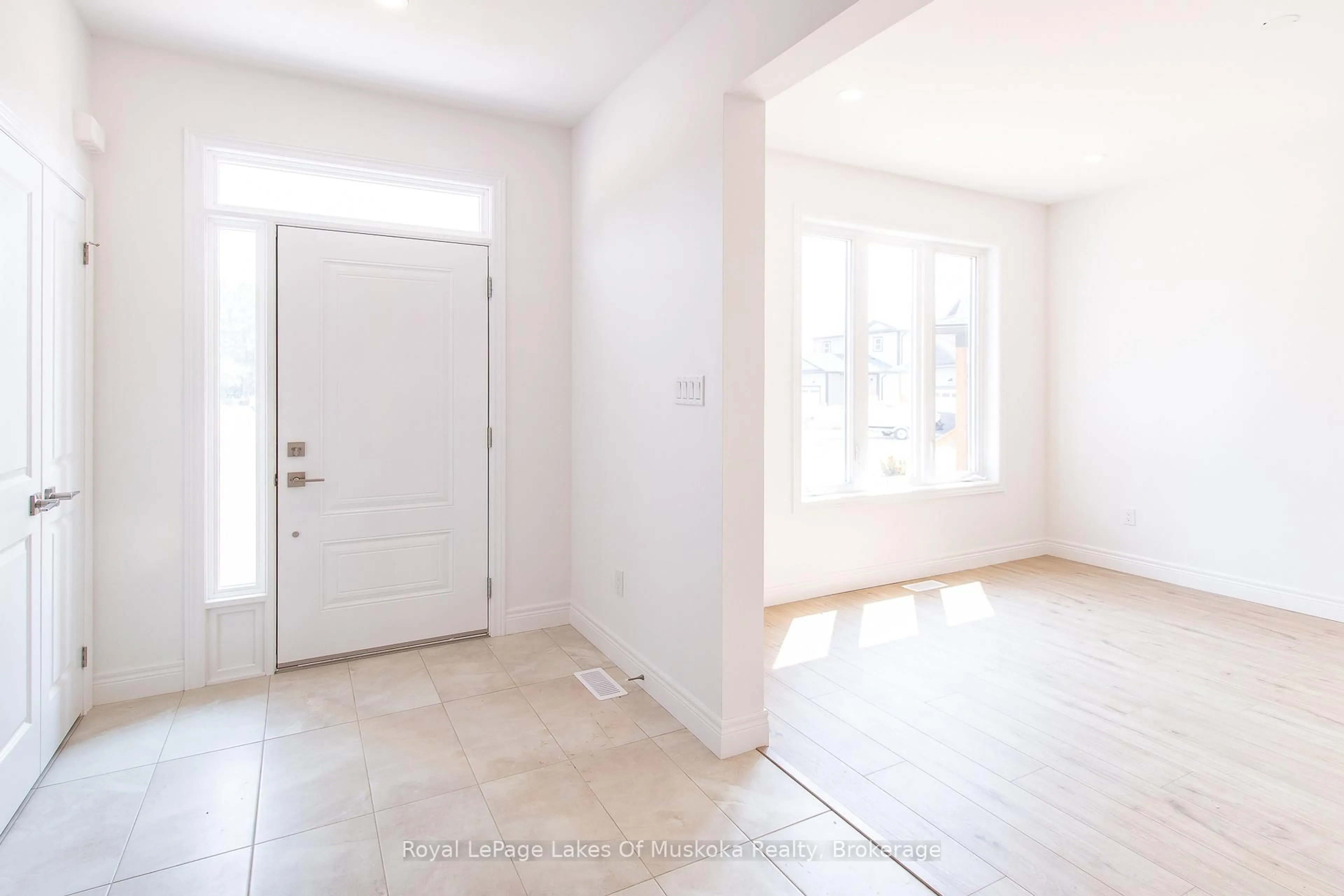 Indoor entryway for 37 Whitehorn Park, Bracebridge Ontario P1L 0A7