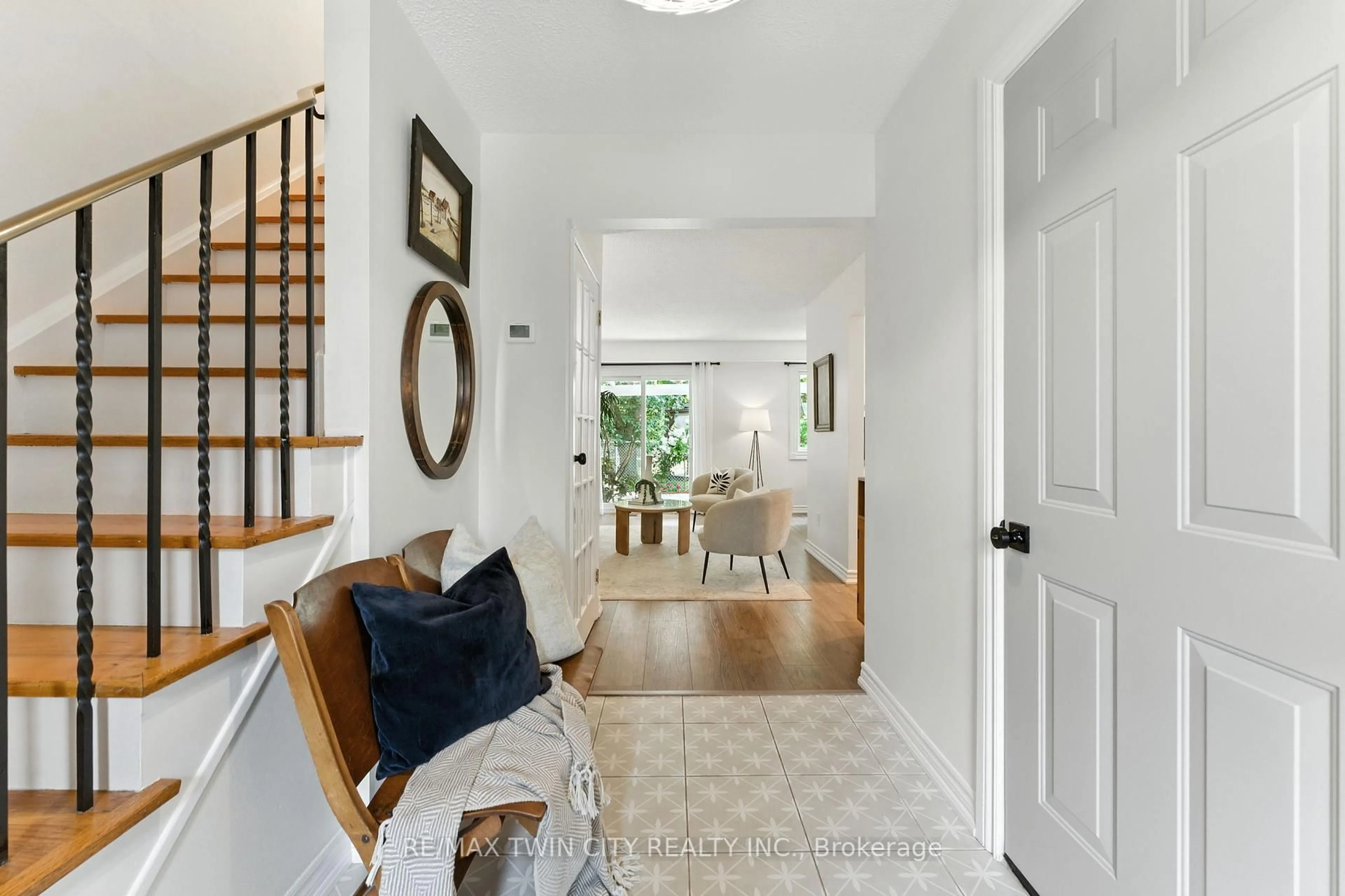 Indoor entryway for 68 Westmount Mews, Cambridge Ontario N1S 4J1