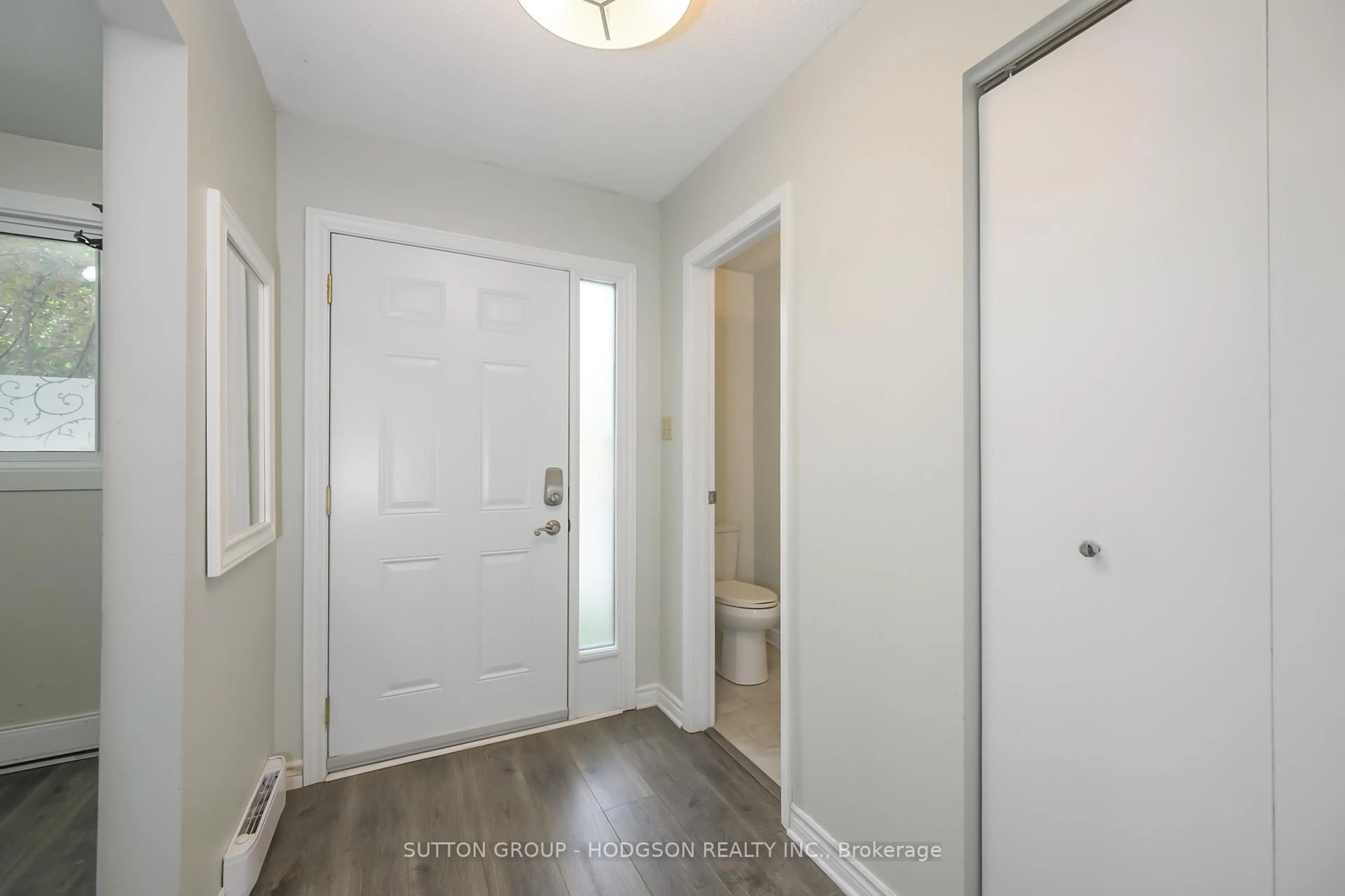 Indoor entryway for 40 Summit Ave #114, London North Ontario N6H 4S3
