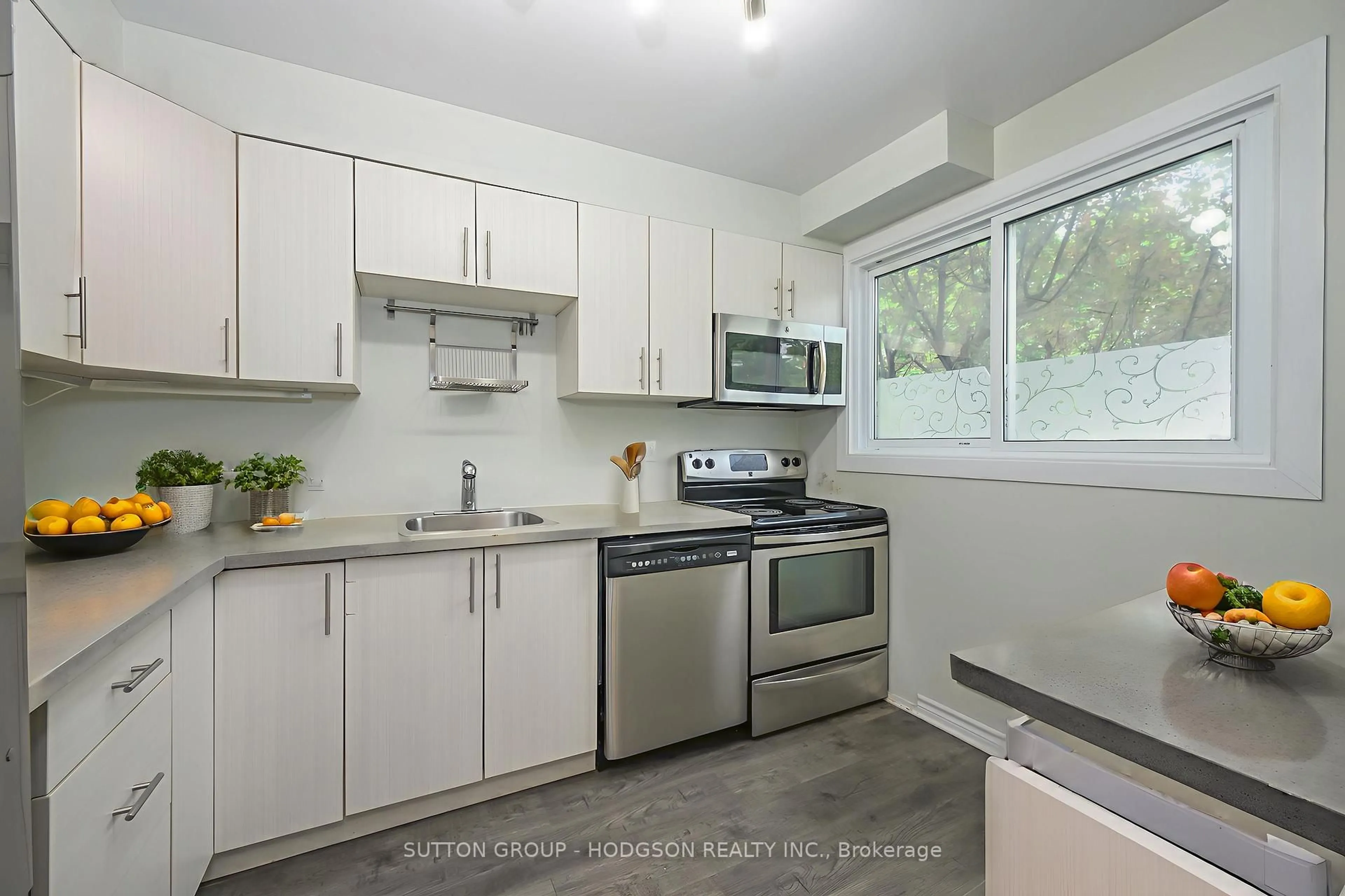 Standard kitchen, unknown for 40 Summit Ave #114, London North Ontario N6H 4S3