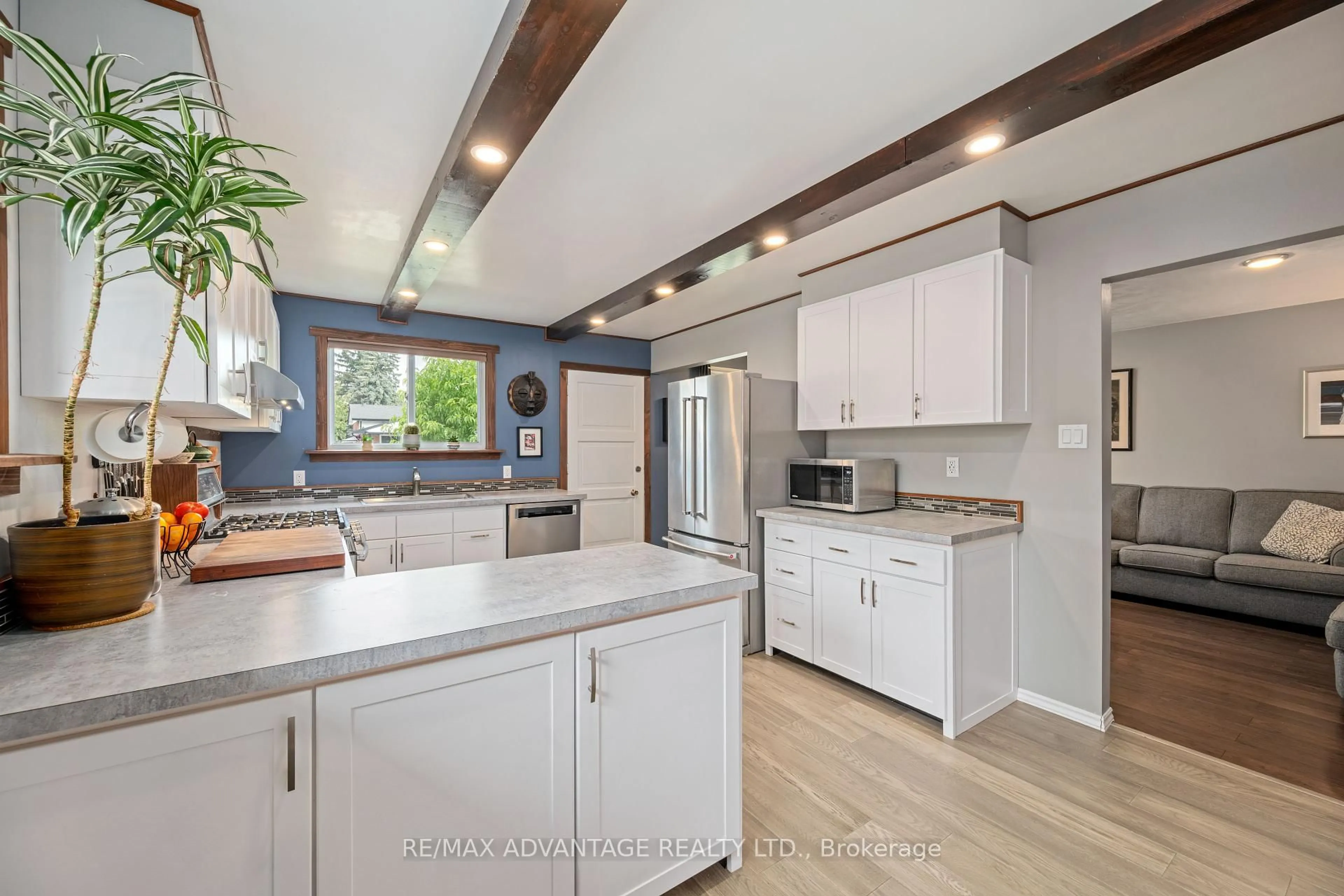 Open concept kitchen, unknown for 275 Admiral Dr, London East Ontario N5V 1J2