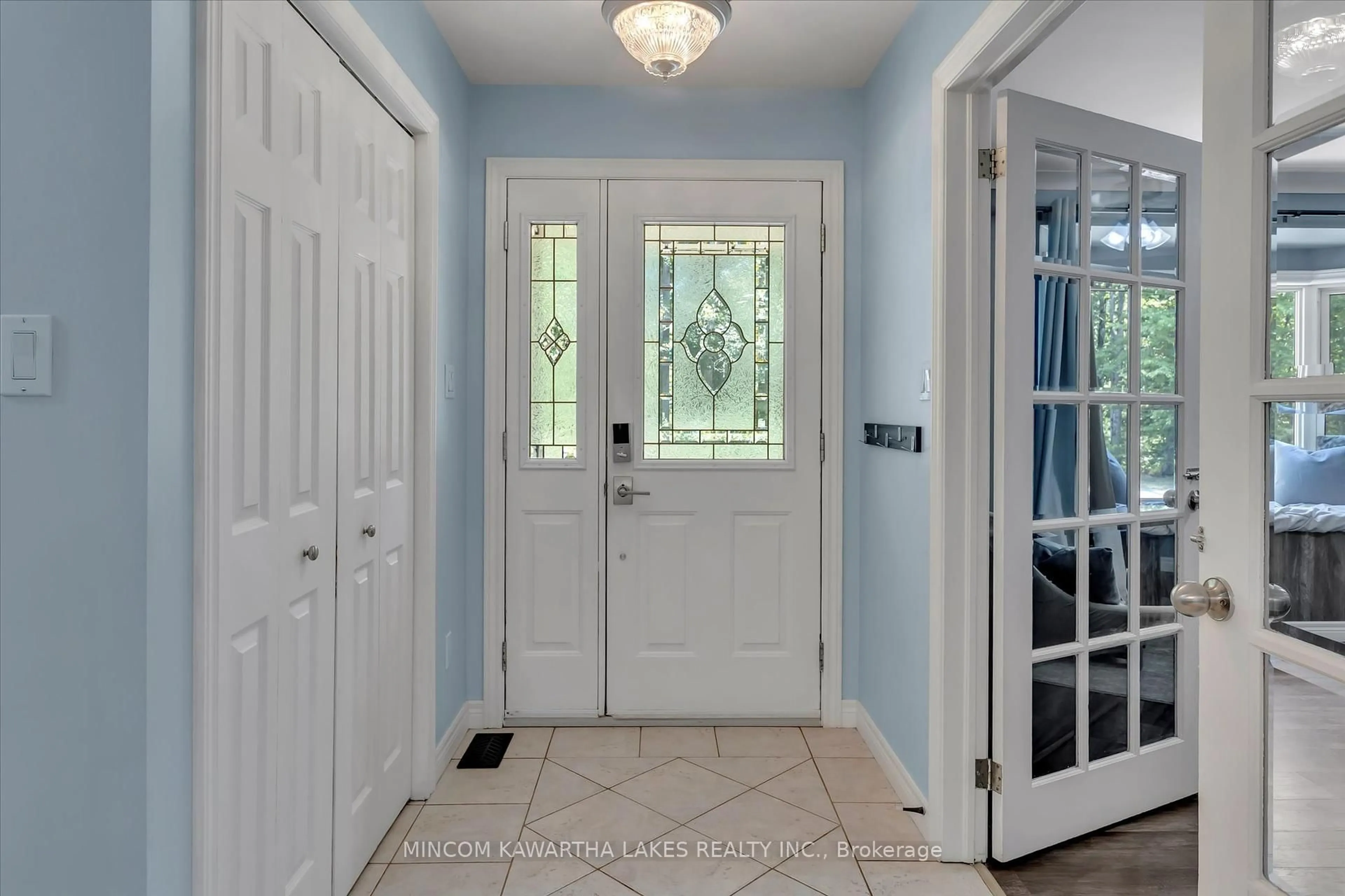 Indoor entryway for 70 Sumcot Dr, Trent Lakes Ontario K9J 6X2