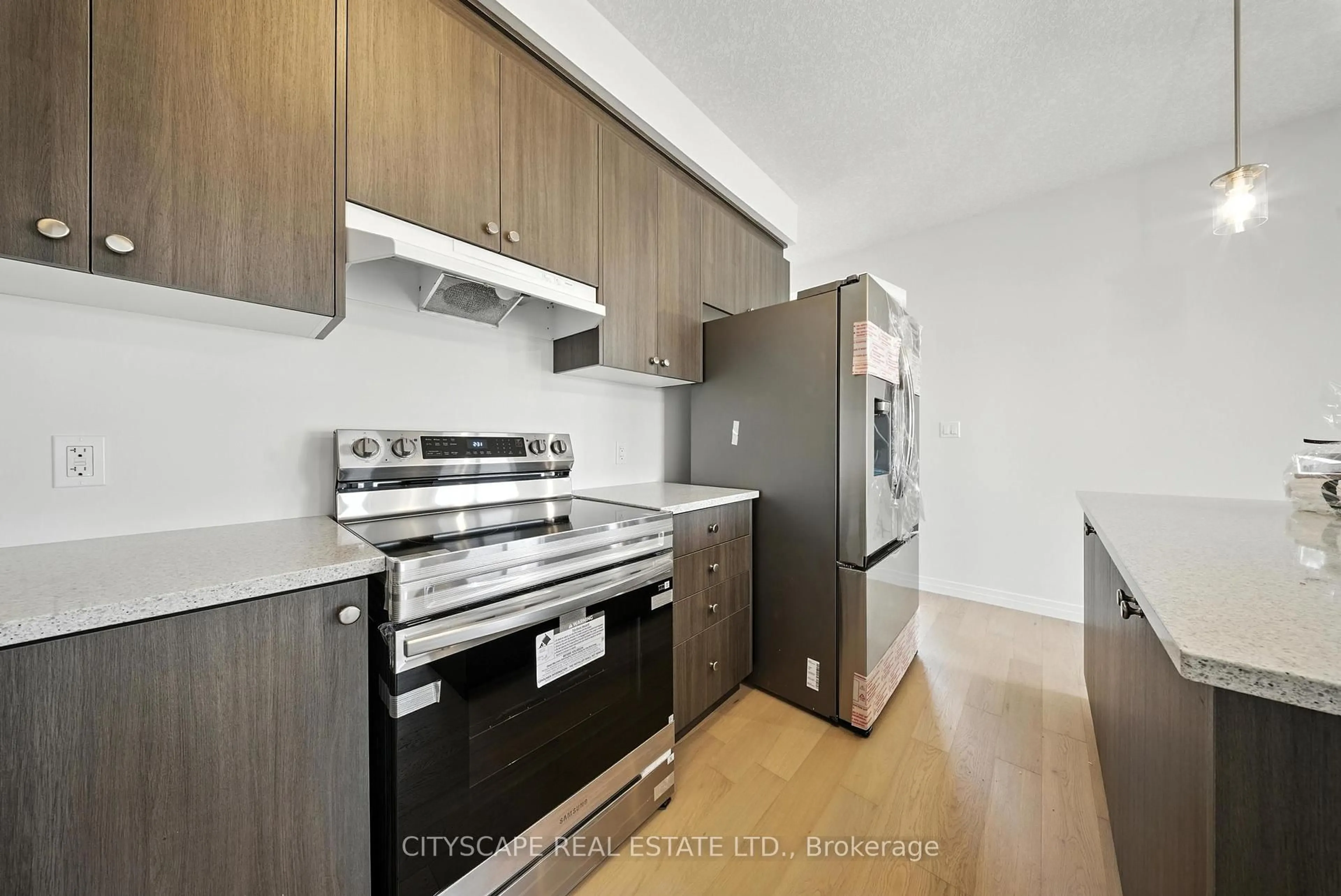 Standard kitchen, unknown for 39 Rivergreen Cres, Cambridge Ontario N1S 0G1
