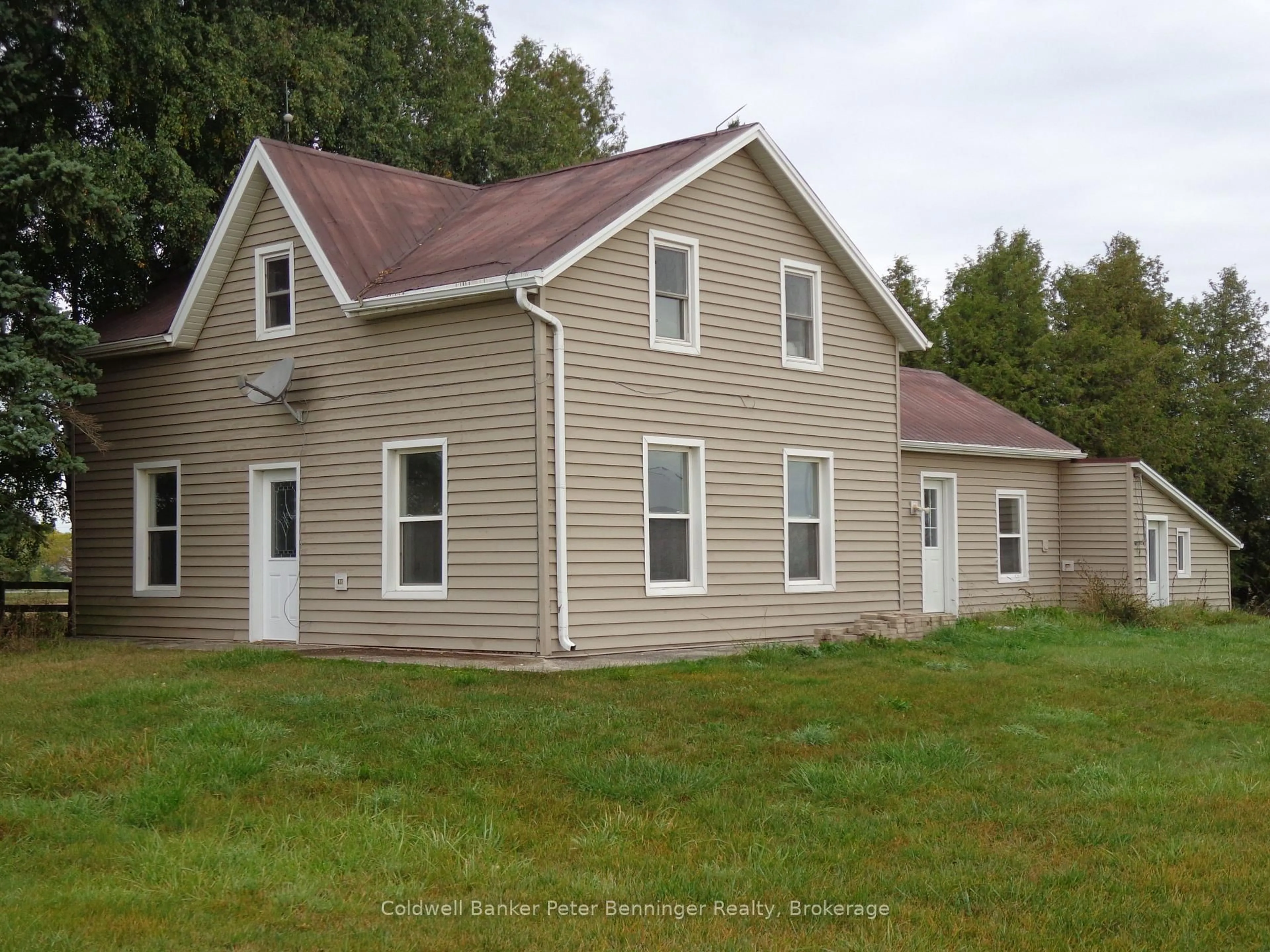 Home with vinyl exterior material, building for 1224 Concession 10 Concession, Kincardine Ontario N0G 2N0