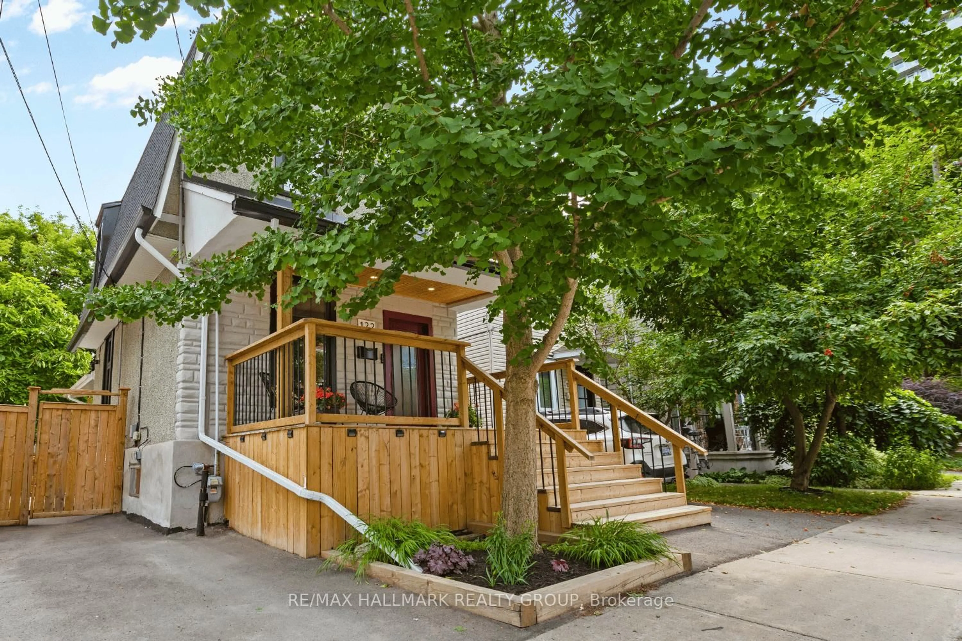 Patio, street for 122 Pamilla St, Ottawa Ontario K1S 3L1