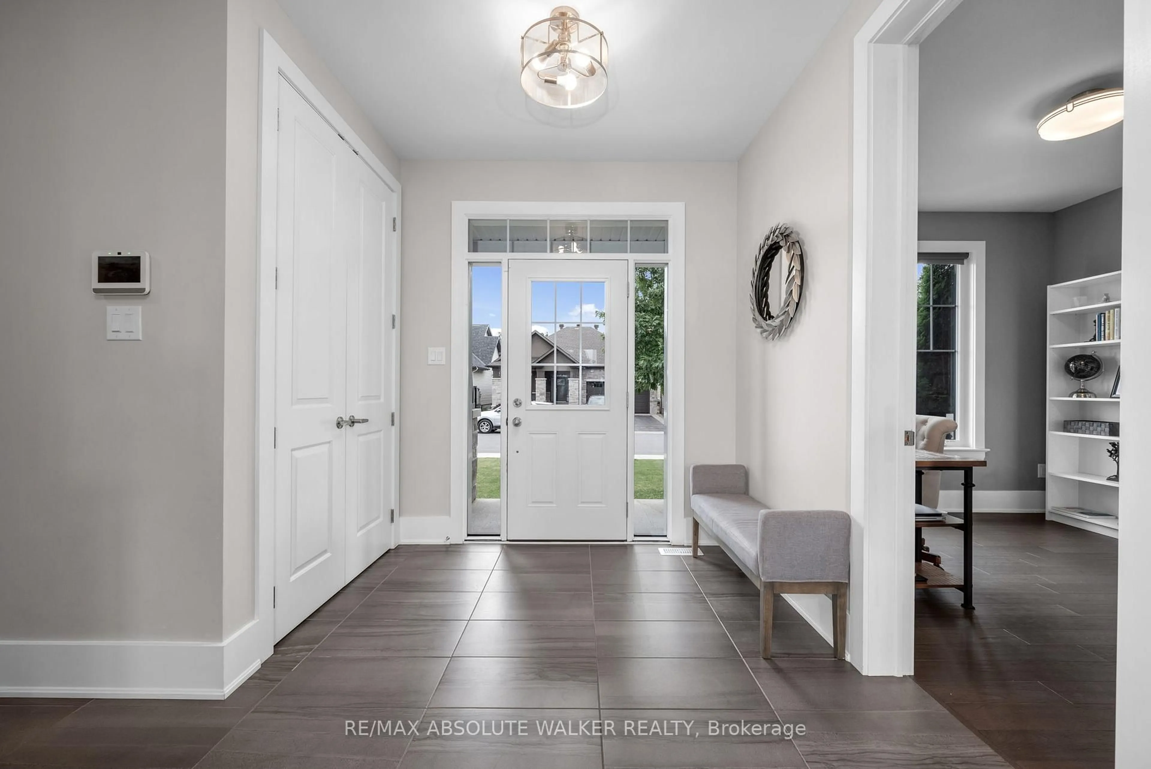 Indoor entryway for 46 Bryce Crt, Carleton Place Ontario K7A 0E5