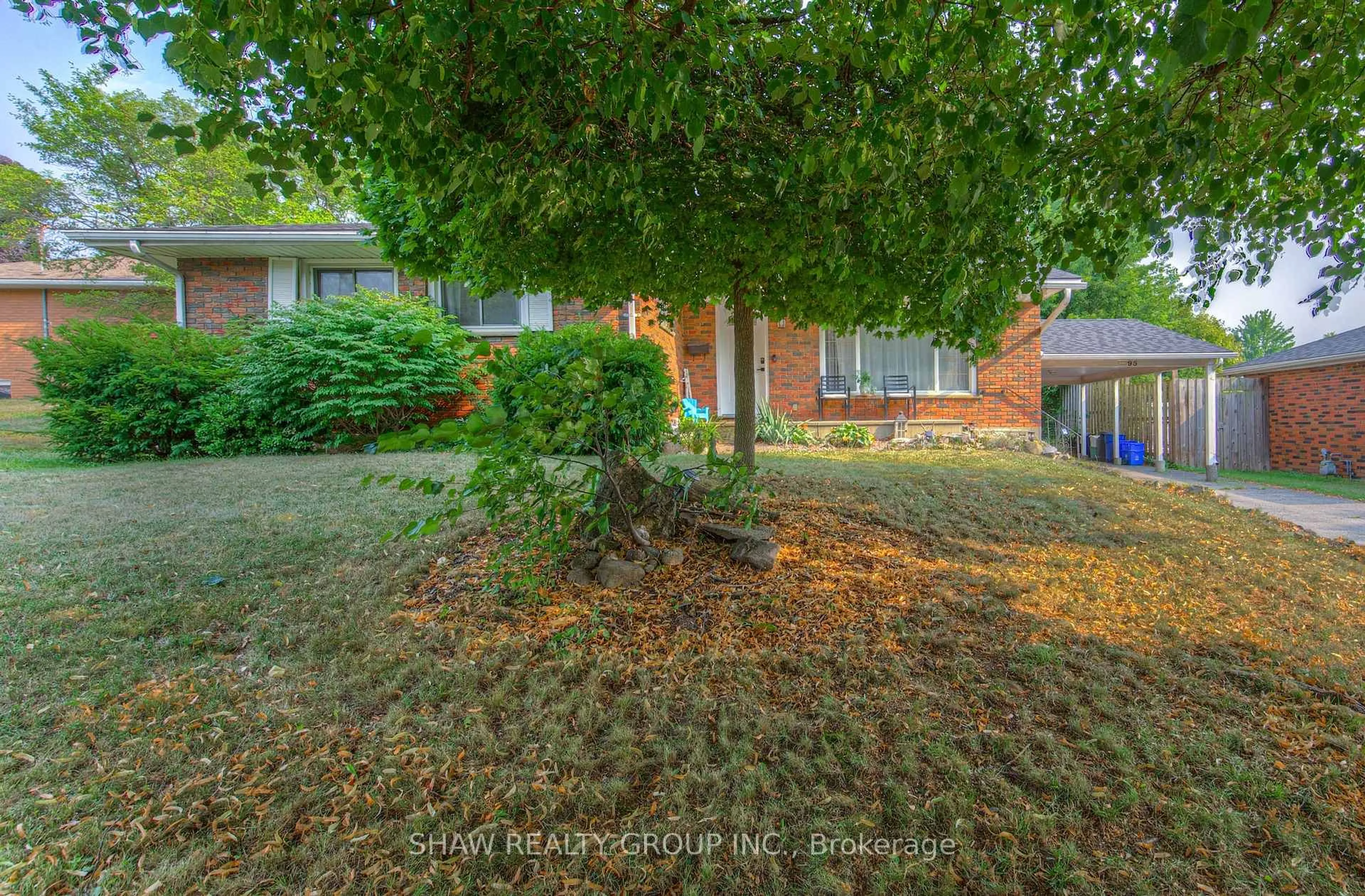 A pic from outside/outdoor area/front of a property/back of a property/a pic from drone, street for 95 Silver St, Brant Ontario N3L 1T8