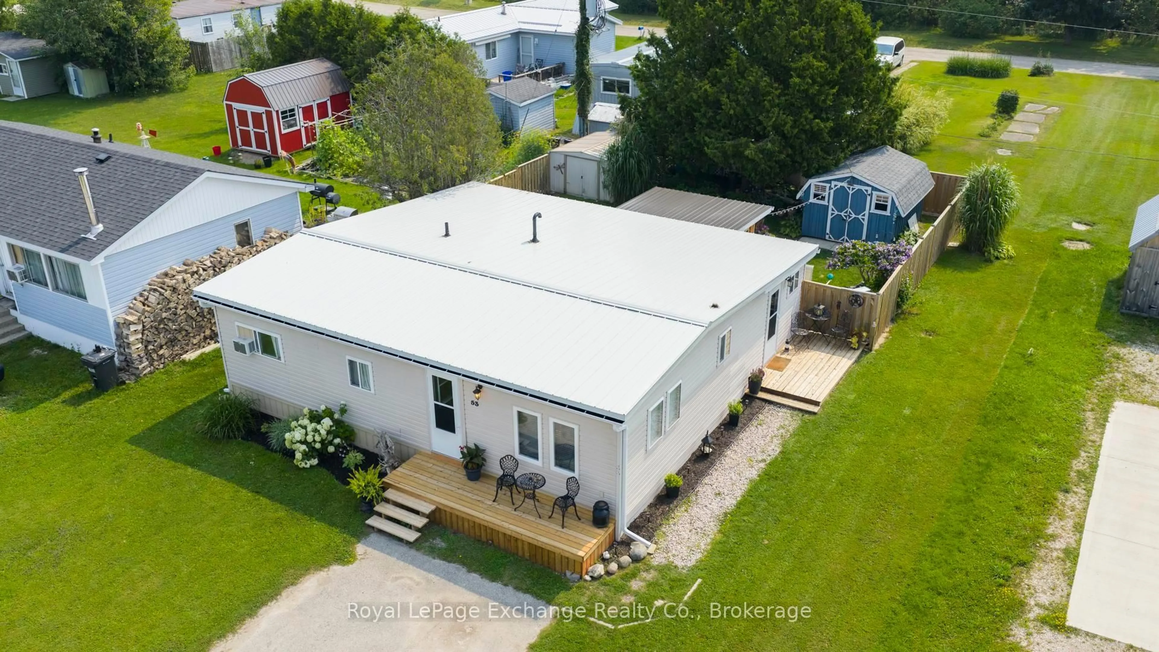 A pic from outside/outdoor area/front of a property/back of a property/a pic from drone, building for 53 Maplewood Blvd, Kincardine Ontario N0G 2T0