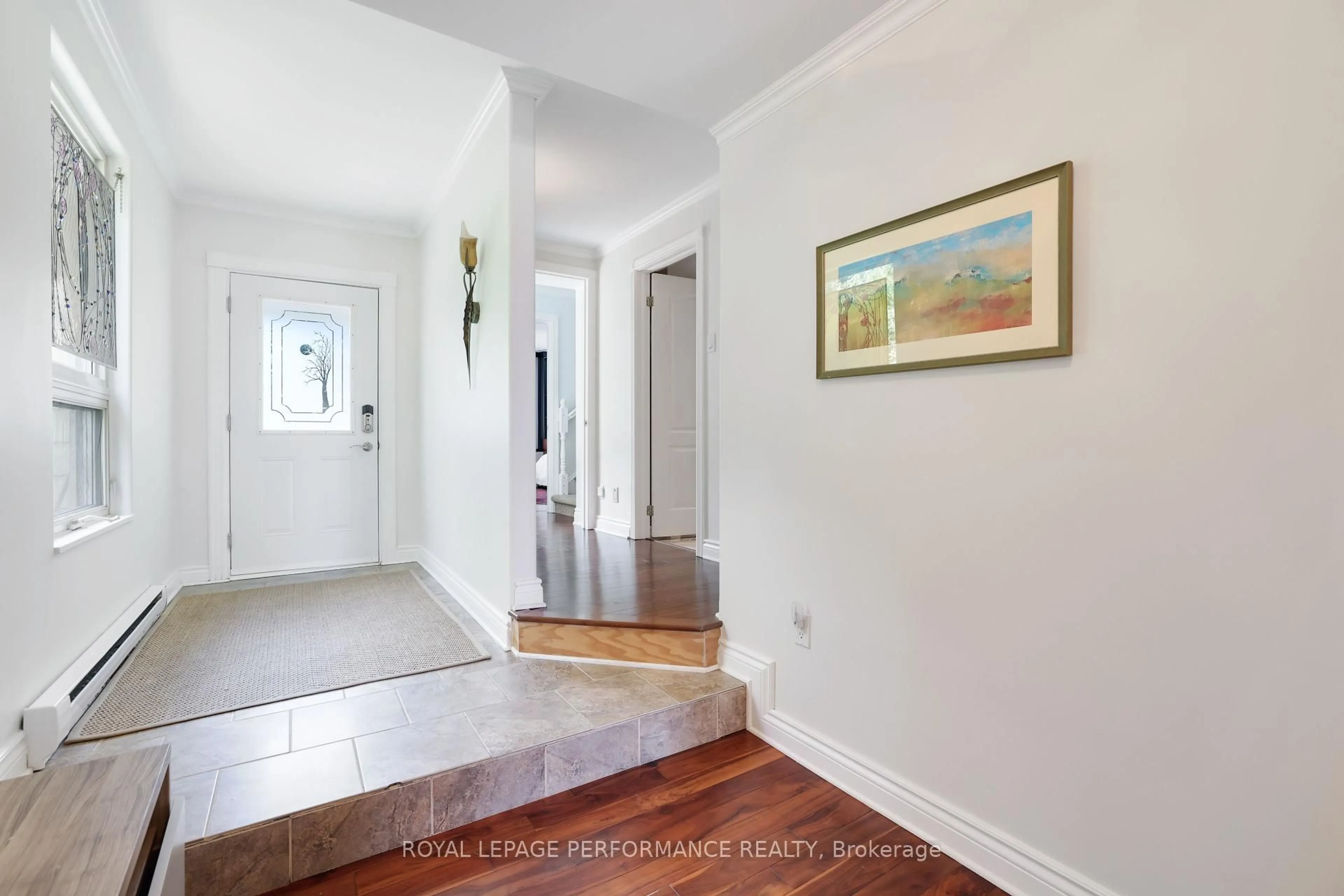 Indoor entryway for 4004 Armitage Ave, Ottawa Ontario K0A 1T0