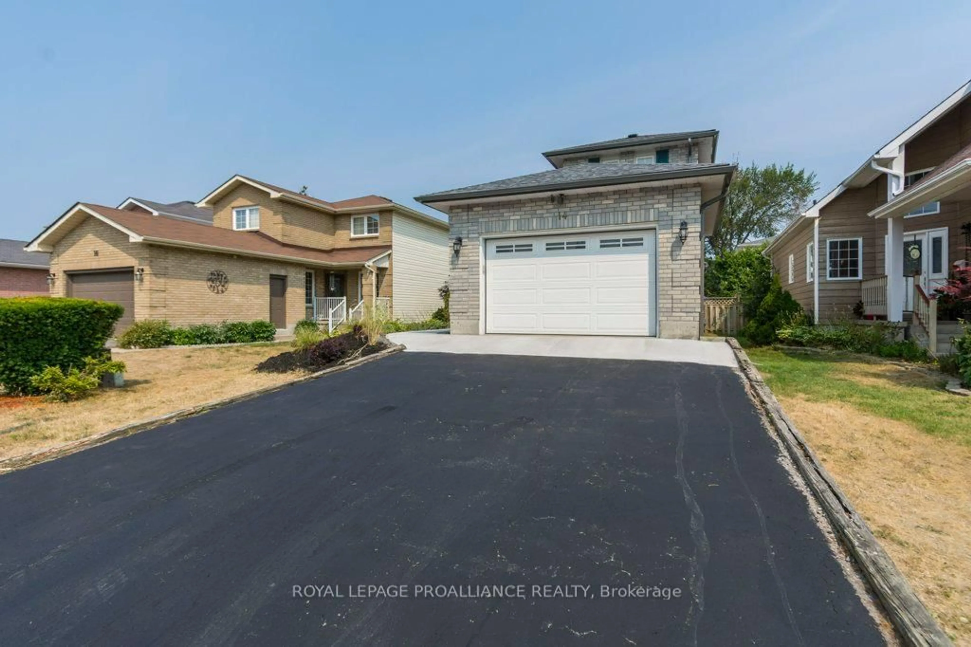 A pic from outside/outdoor area/front of a property/back of a property/a pic from drone, unknown for 14 Sherwood Cres, Belleville Ontario K8P 5G1