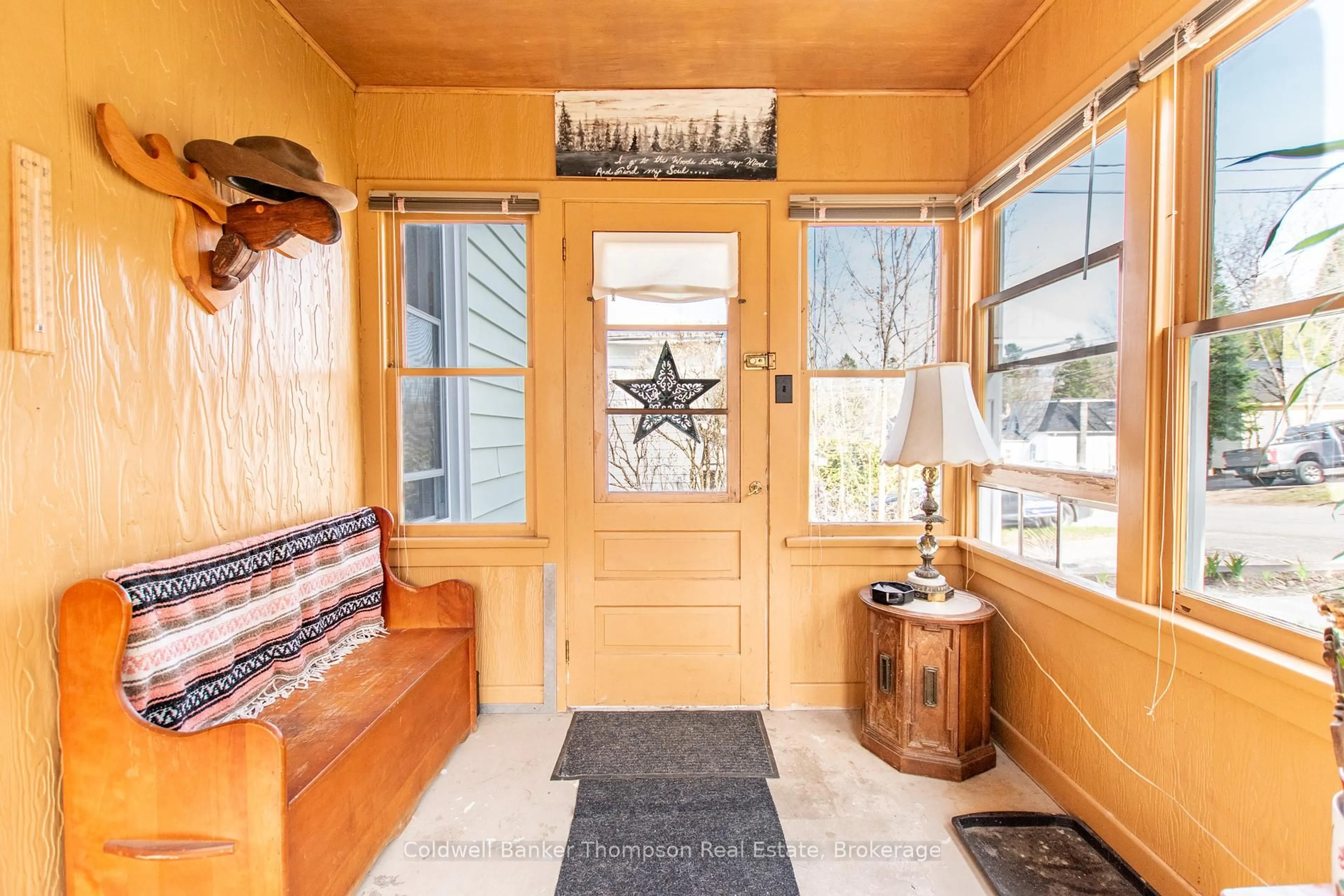 Indoor entryway for 10 Duncan St, Huntsville Ontario P1H 1P6