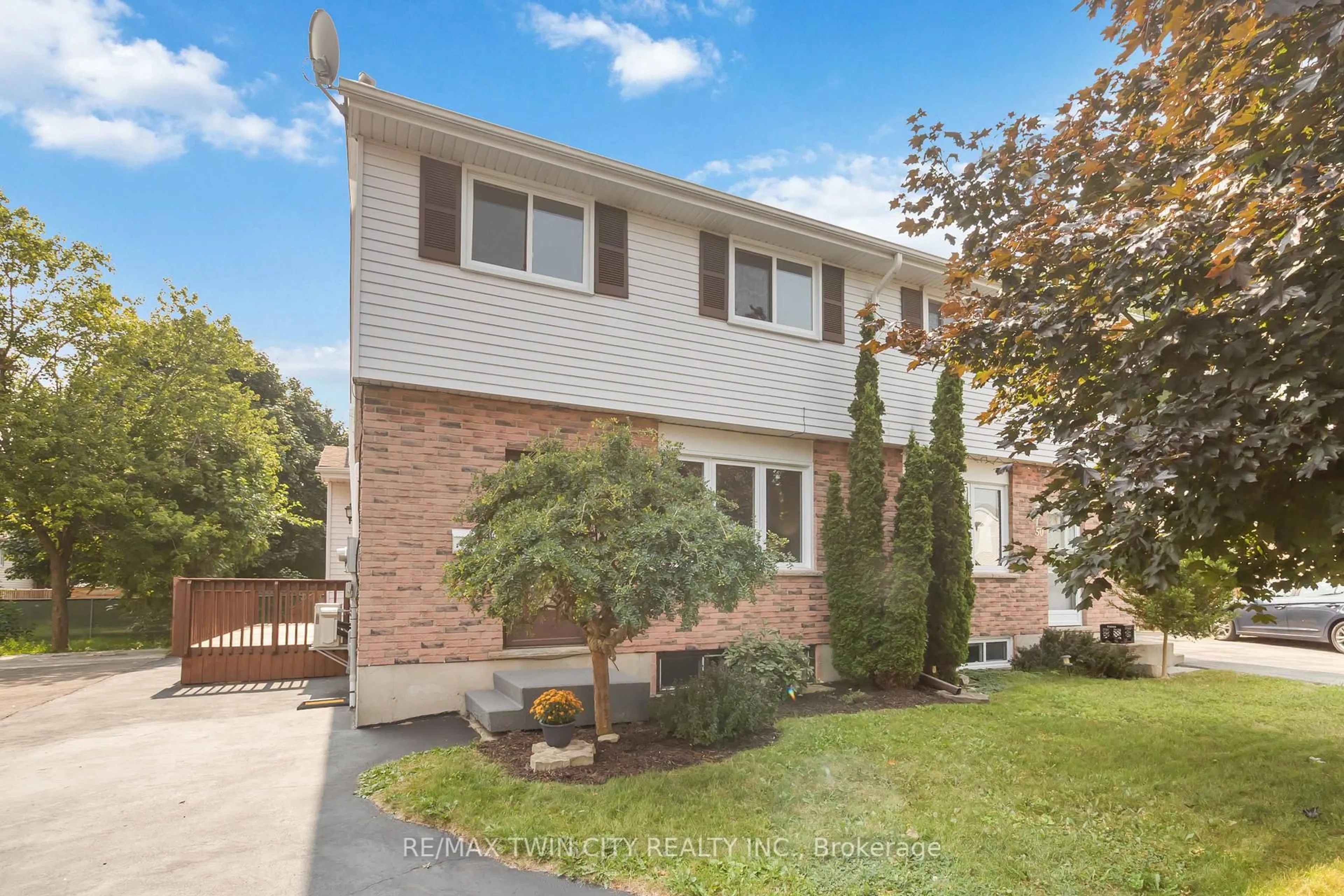 Home with brick exterior material, street for 52 Debby Cres, Brantford Ontario N3R 7A4