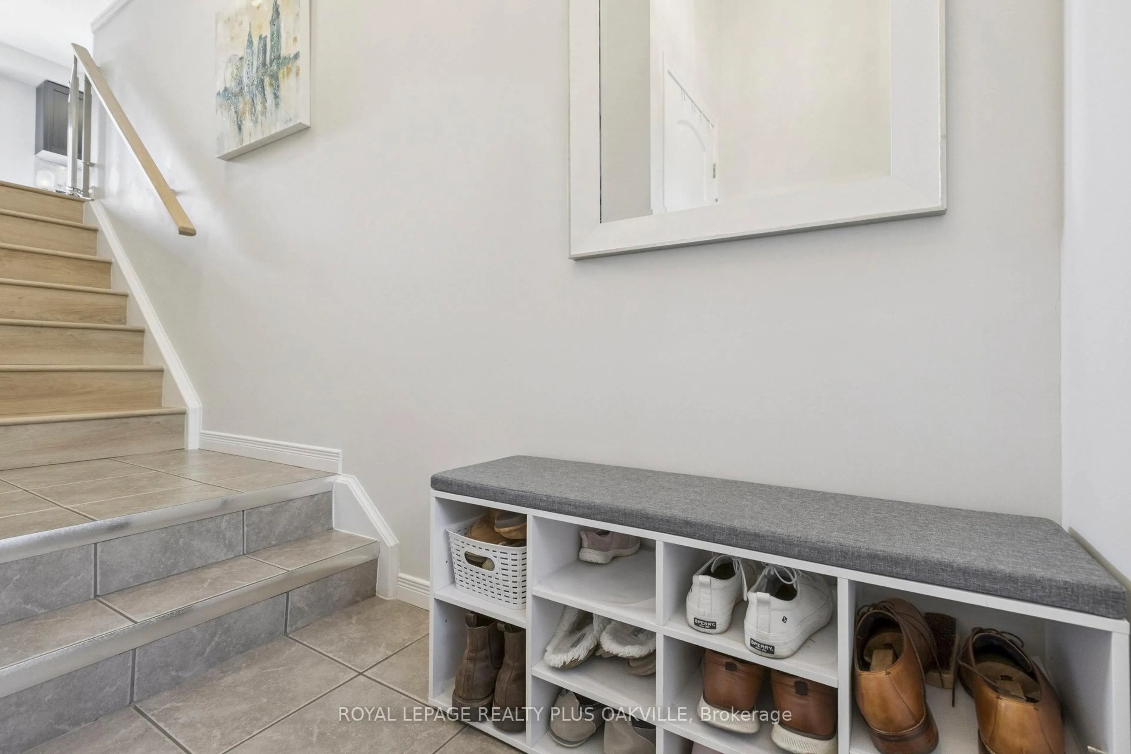 Indoor entryway for 750 Lawrence St #41, Cambridge Ontario N3H 0A9