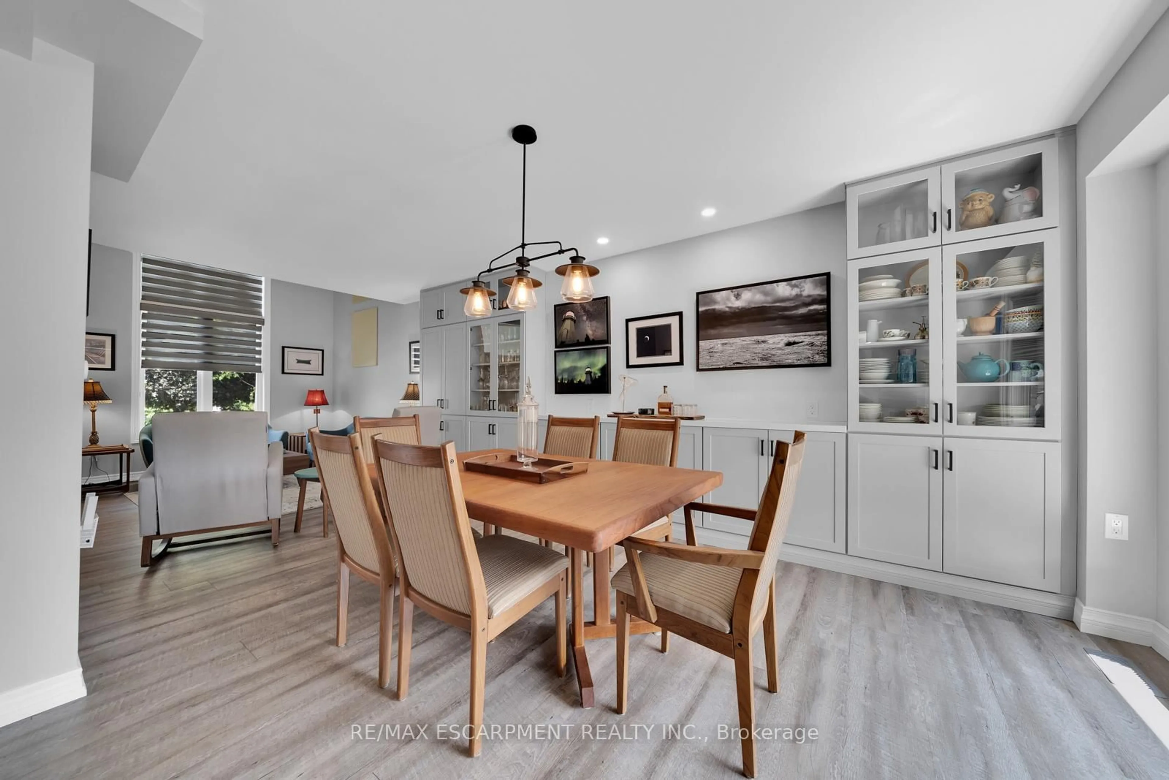 Open concept kitchen, unknown for 3 Clansman Cres, Haldimand Ontario N3W 1H3