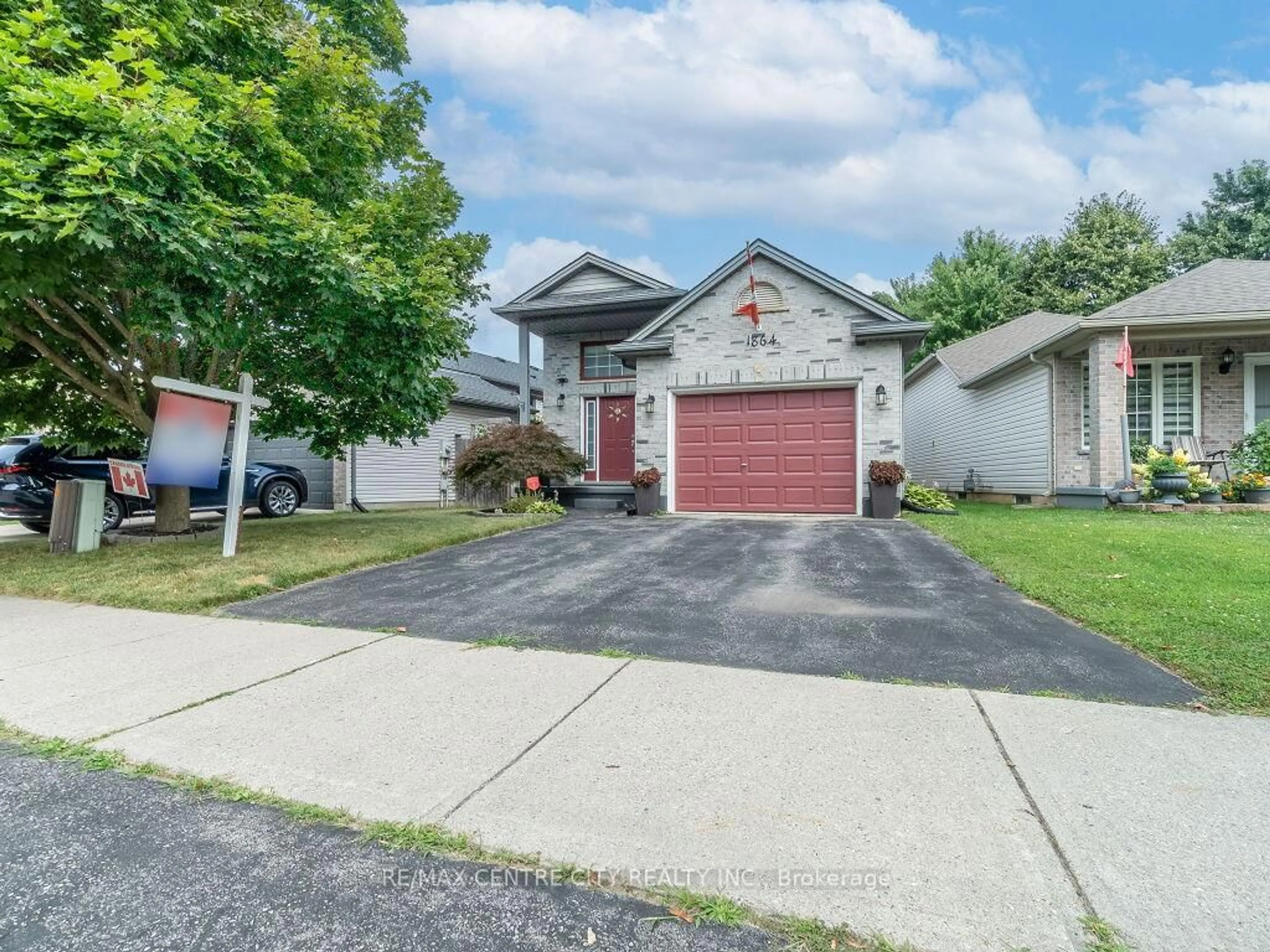 A pic from outside/outdoor area/front of a property/back of a property/a pic from drone, street for 1864 Marconi Blvd, London East Ontario N5V 4Y3