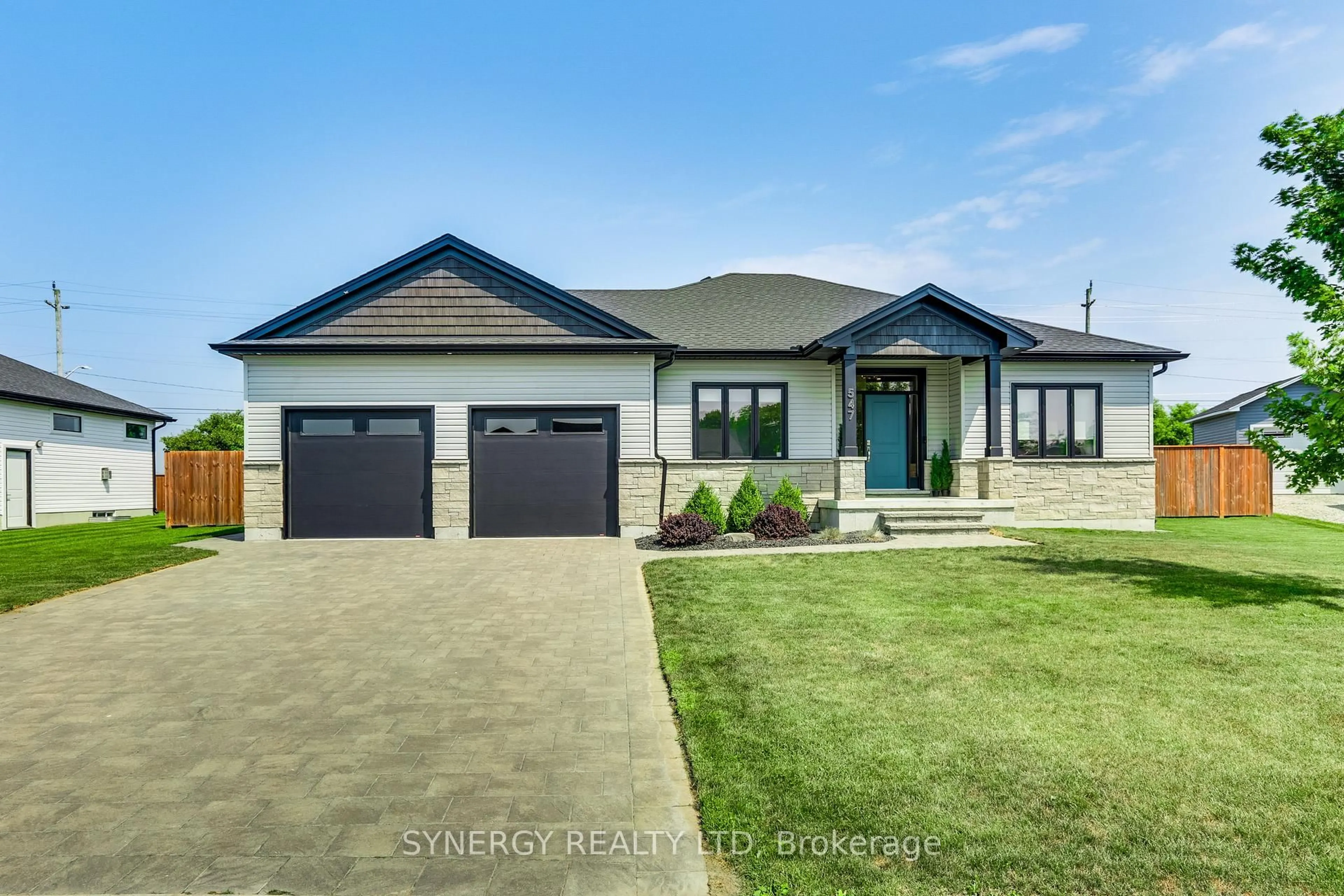 Home with brick exterior material, street for 547 Scenic Crt, Warwick Ontario N0M 2S0