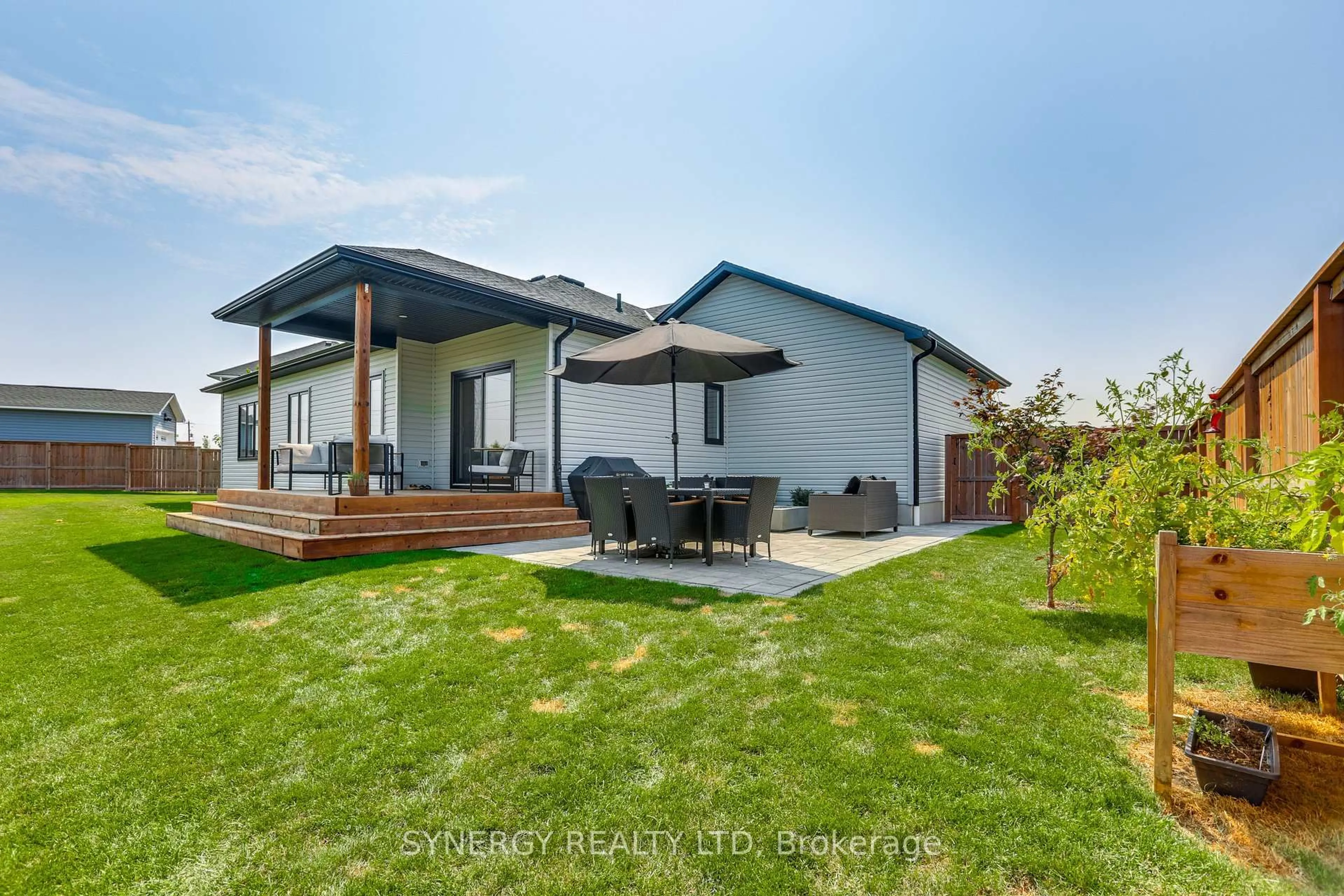 A pic from outside/outdoor area/front of a property/back of a property/a pic from drone, street for 547 Scenic Crt, Warwick Ontario N0M 2S0