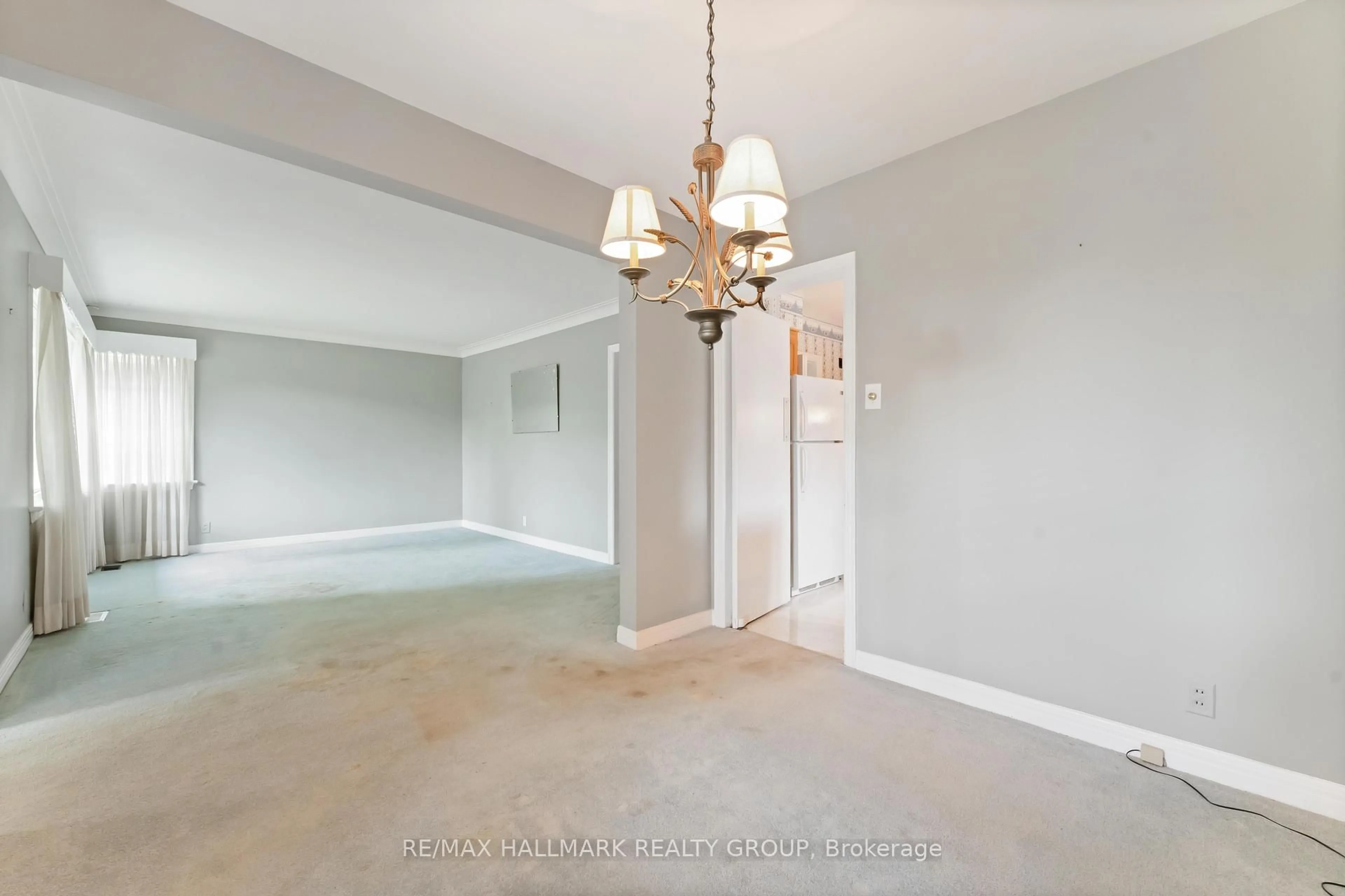 Unknown for 2055 Neepawa Ave, Ottawa Ontario K2A 3L7