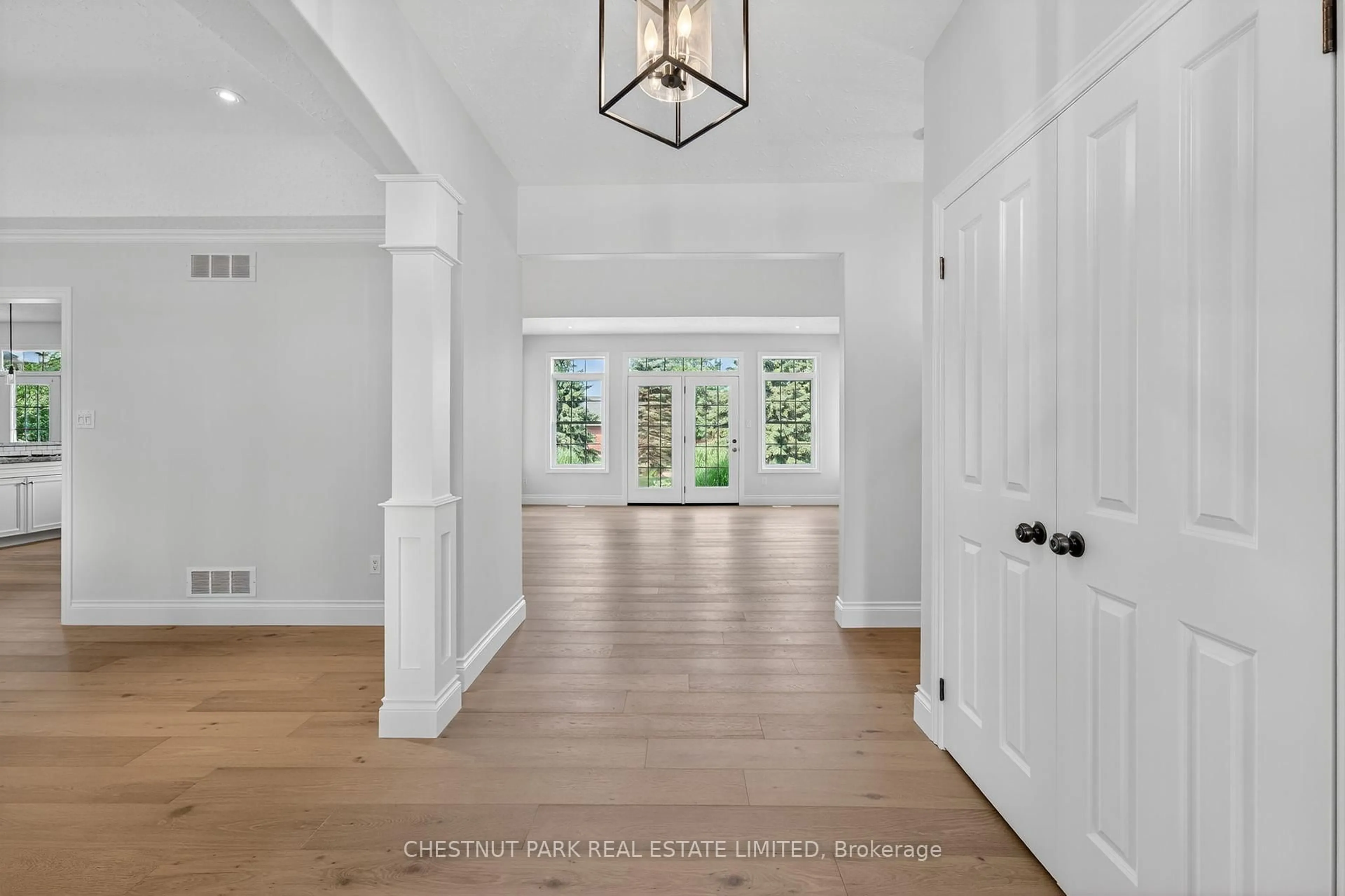 Indoor entryway for 1 Island Lake Rd, Mono Ontario L9W 5K6