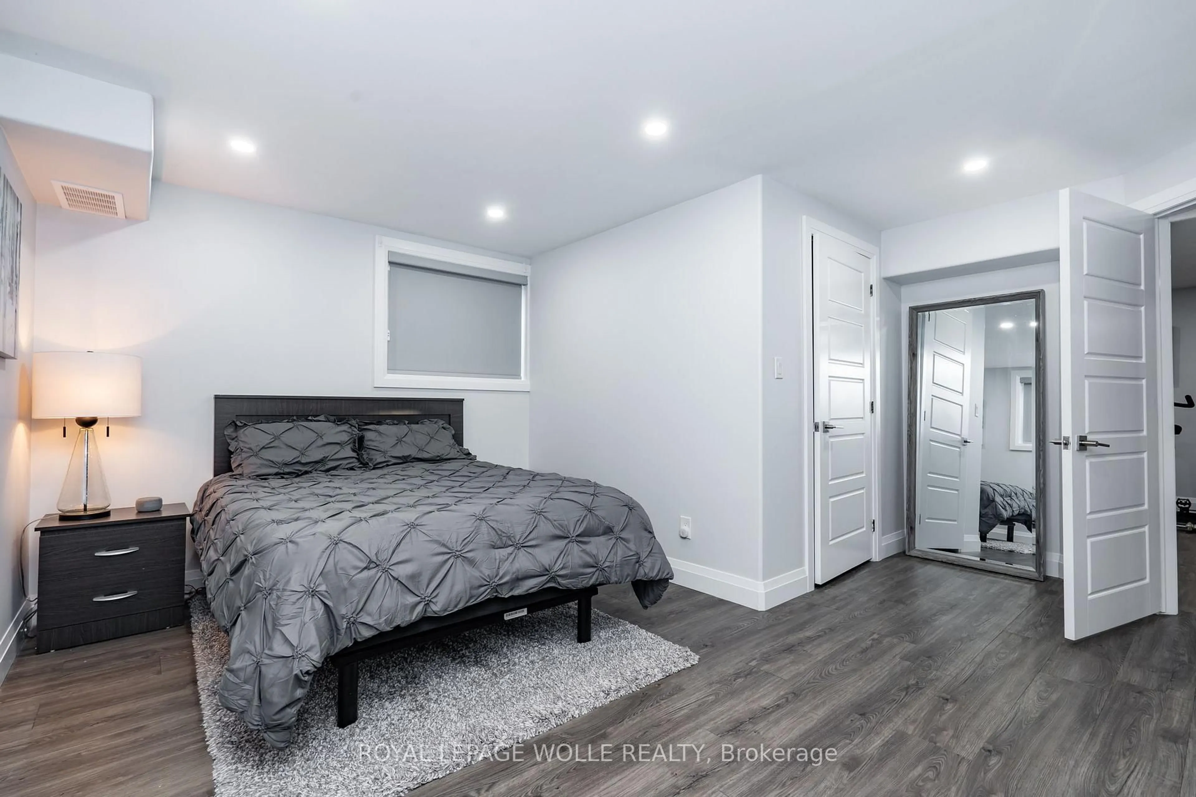 A pic of a room for 920 River Ridge Crt, Kitchener Ontario N2A 0H2