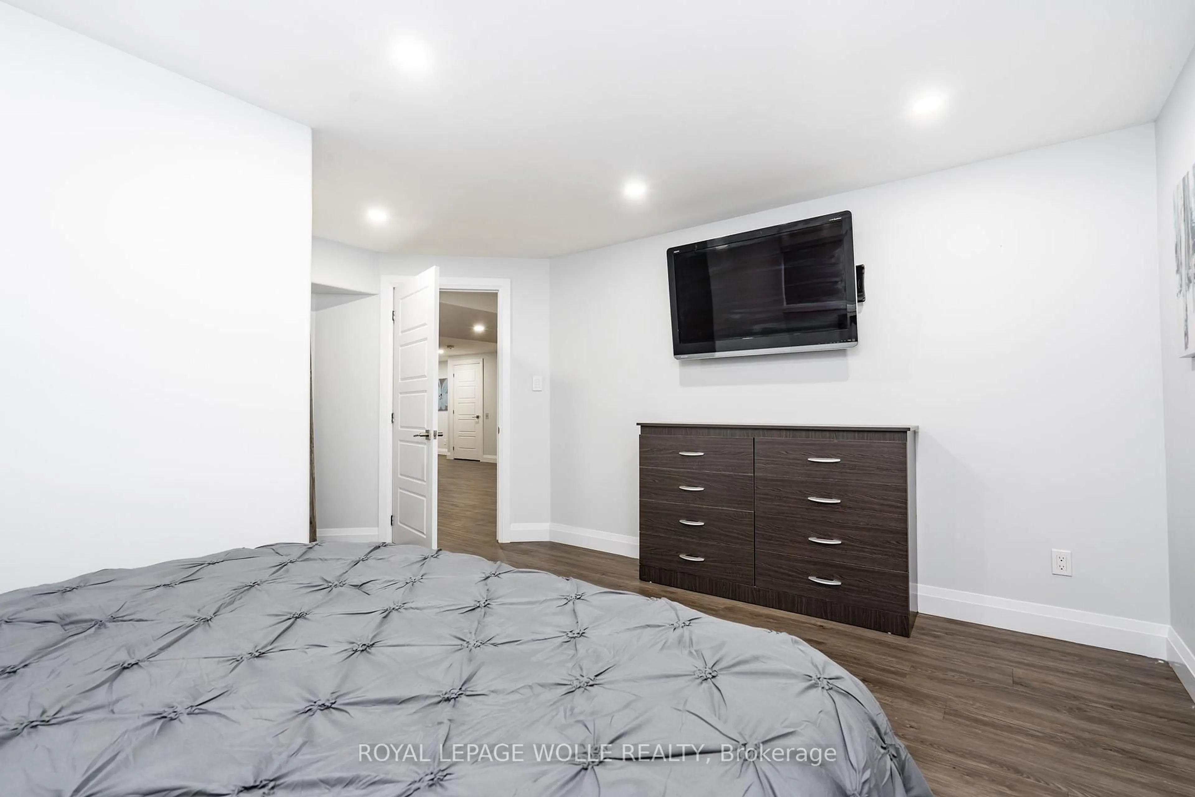 A pic of a room for 920 River Ridge Crt, Kitchener Ontario N2A 0H2