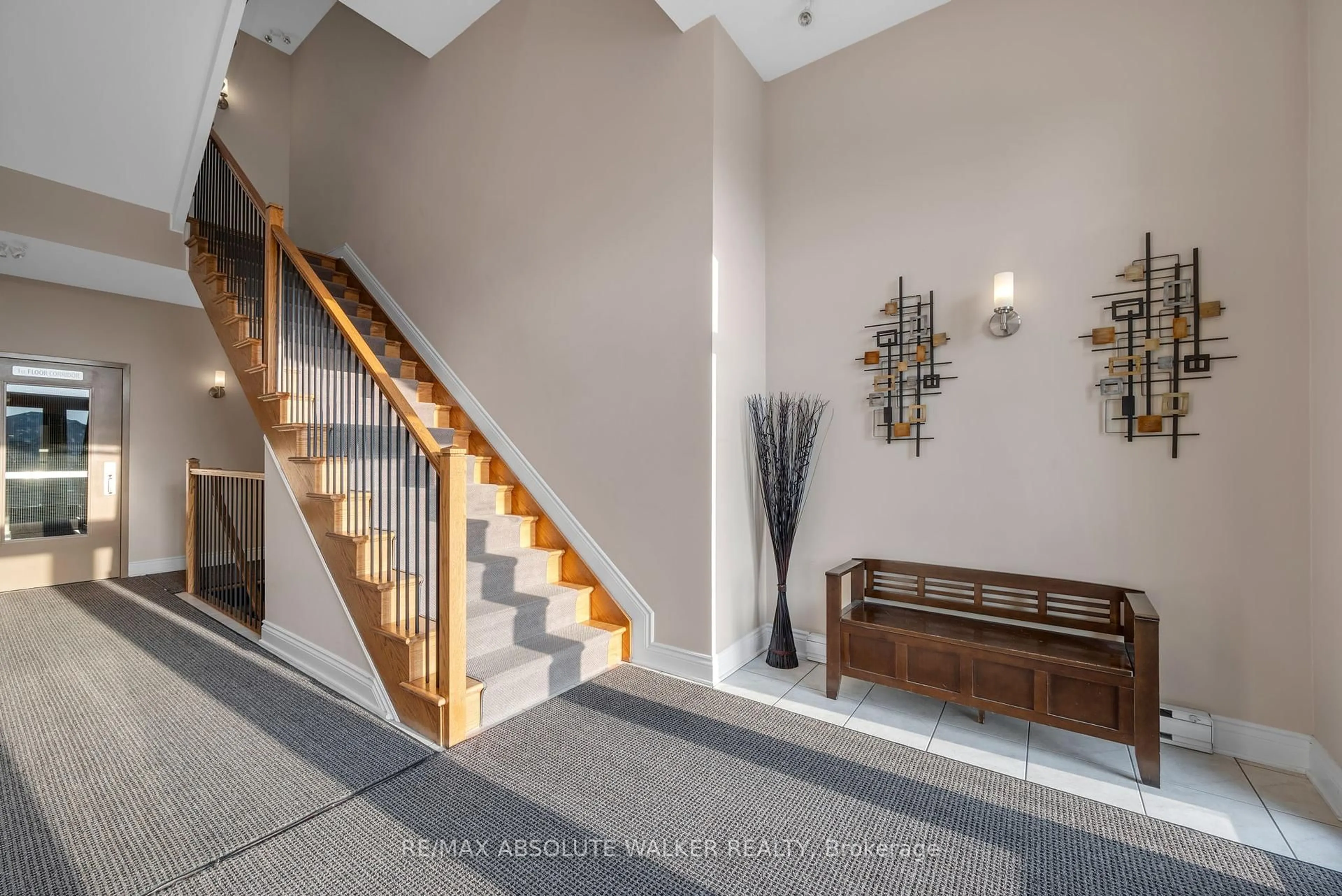 Indoor foyer for 54 Magnolia Way #301, North Grenville Ontario K0G 1J0