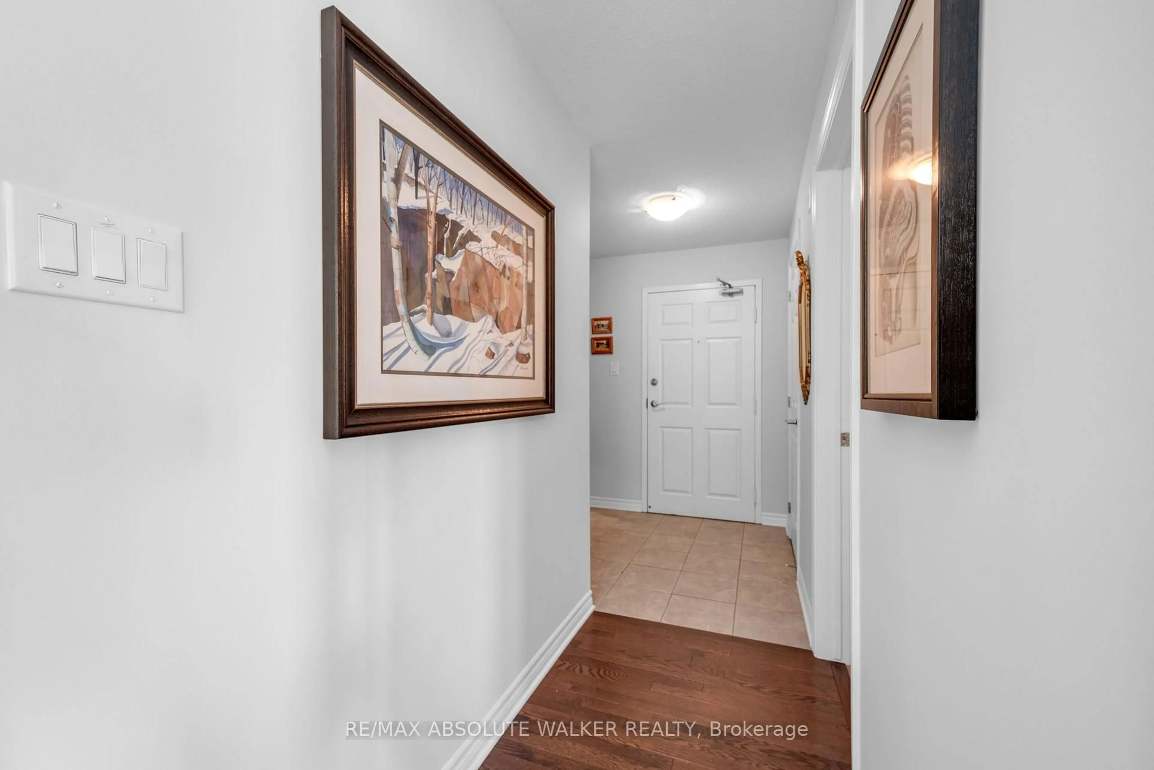 Indoor entryway for 54 Magnolia Way #301, North Grenville Ontario K0G 1J0