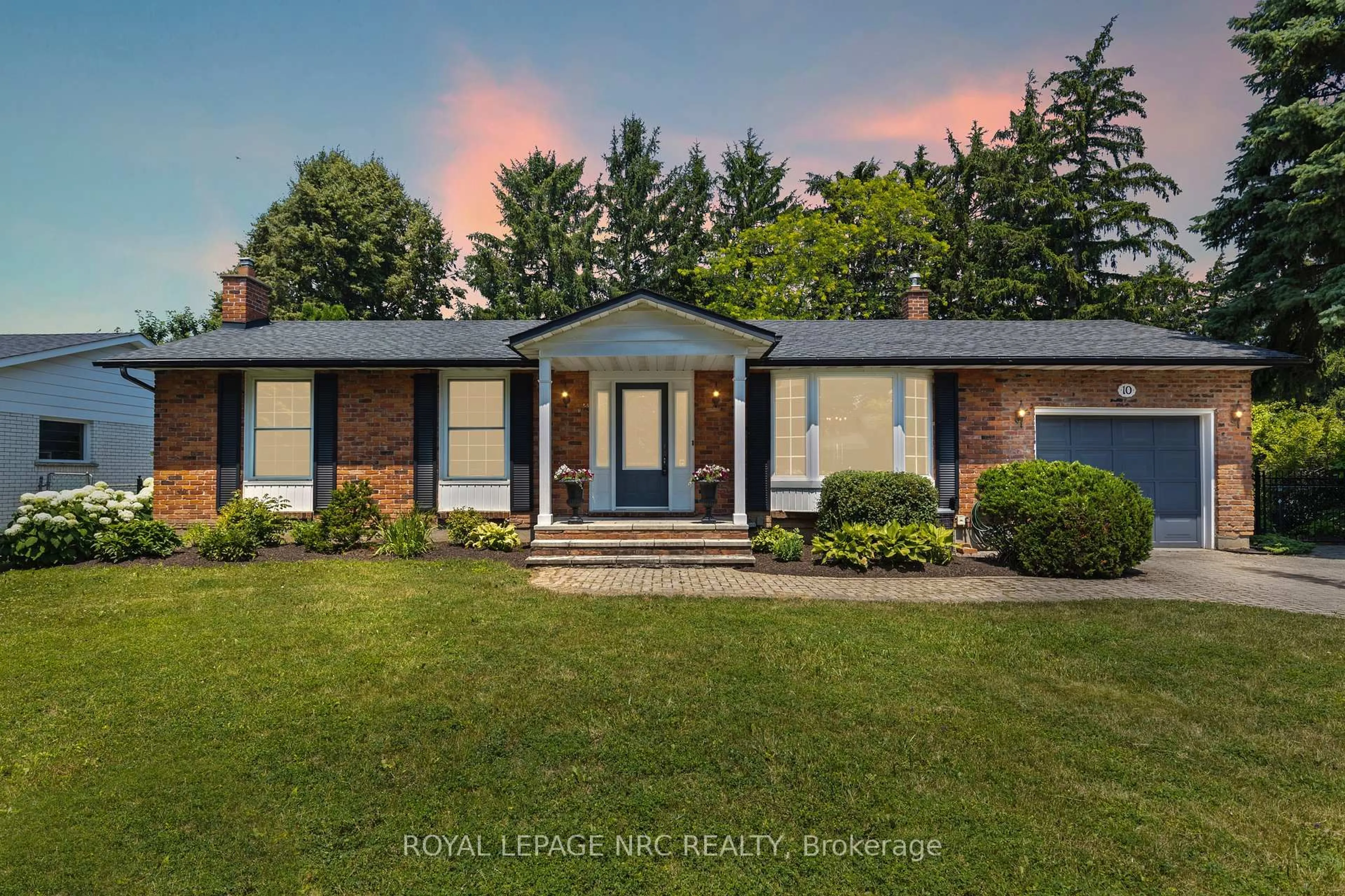 Home with brick exterior material, street for 10 Upper Canada Dr, Niagara-on-the-Lake Ontario L0S 1J0