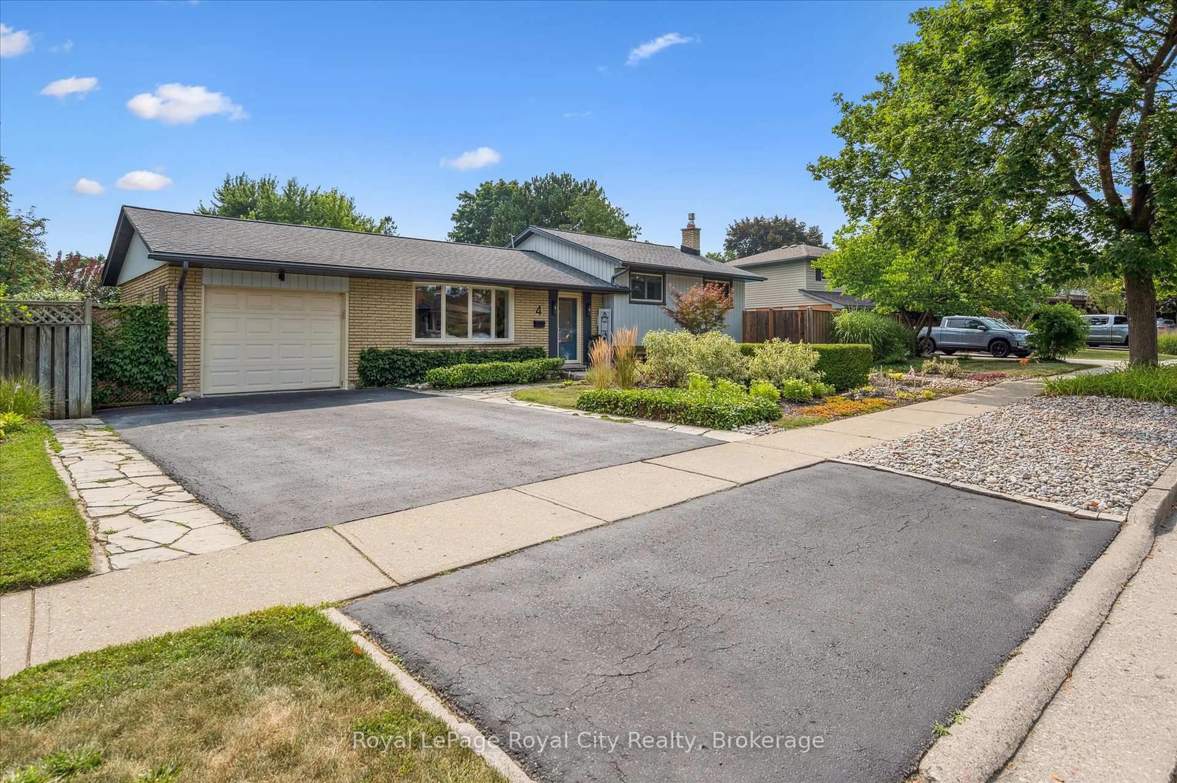 A pic from outside/outdoor area/front of a property/back of a property/a pic from drone, street for 4 Carnaby Cres, Guelph Ontario N1G 2R7