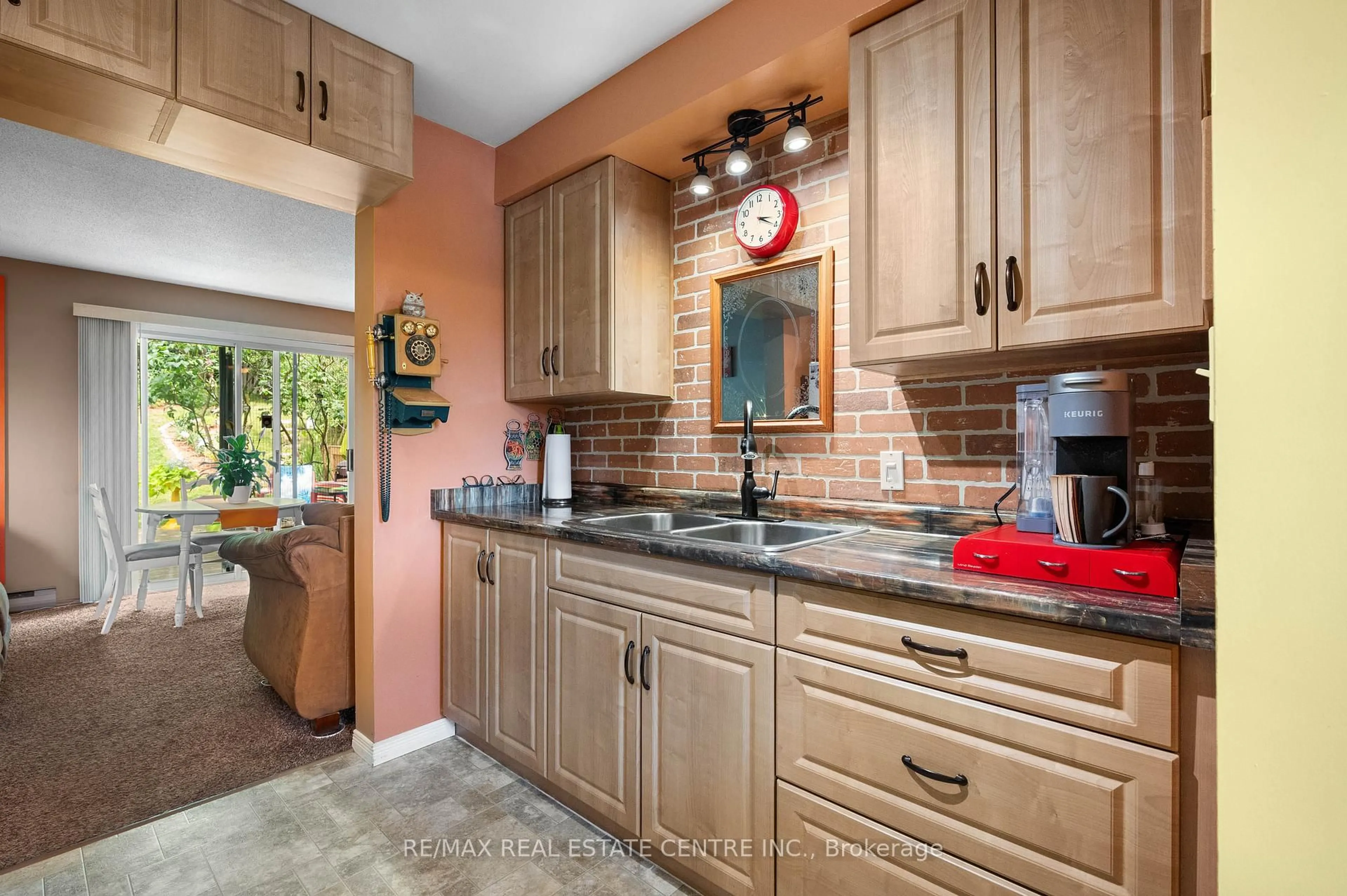 Standard kitchen, ceramic/tile floor for 26 Marlboro Crt, Woodstock Ontario N4S 8P4