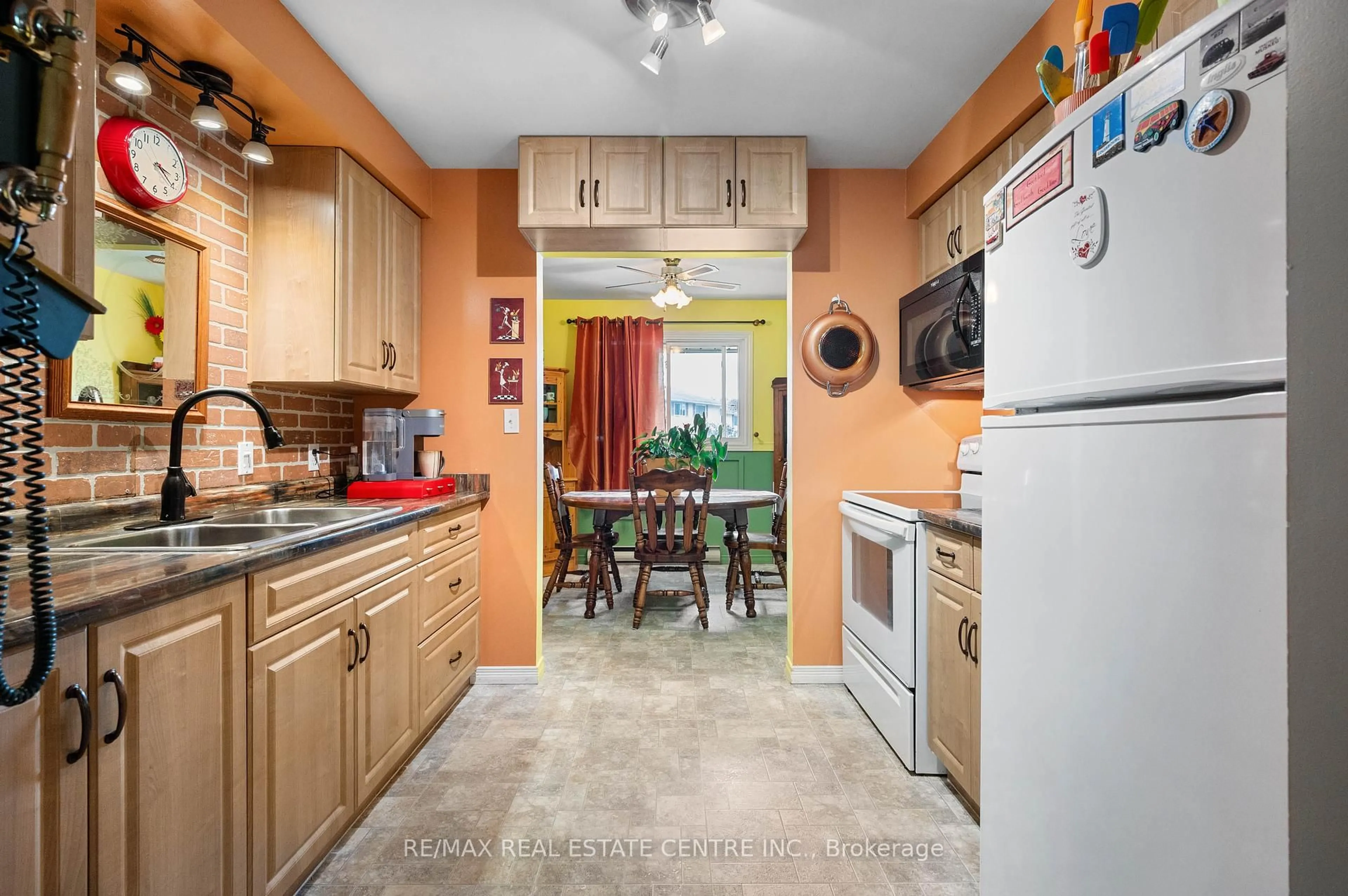 Standard kitchen, ceramic/tile floor for 26 Marlboro Crt, Woodstock Ontario N4S 8P4