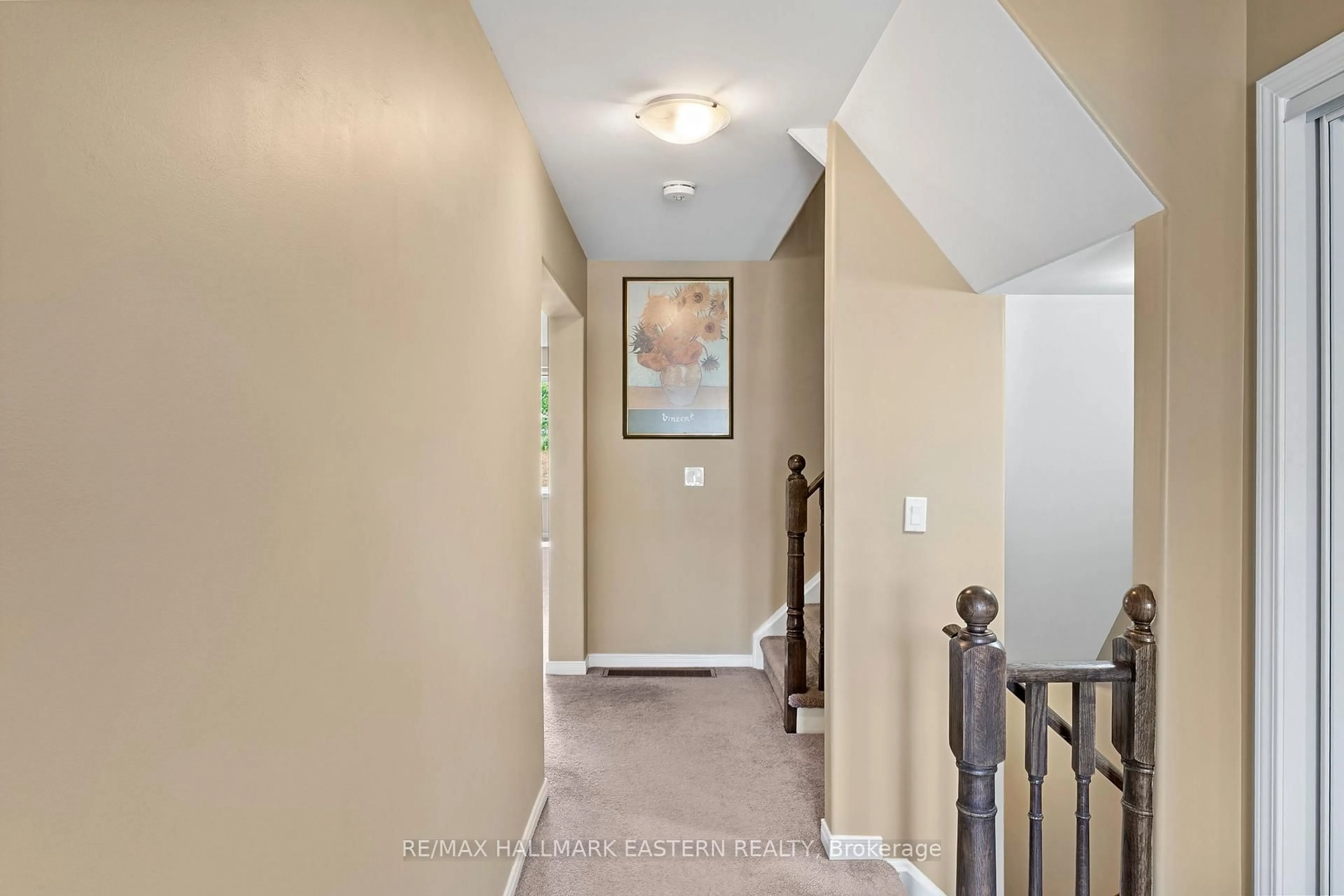 Indoor entryway for 1649 Hetherington Dr, Peterborough North Ontario K9L 0G6