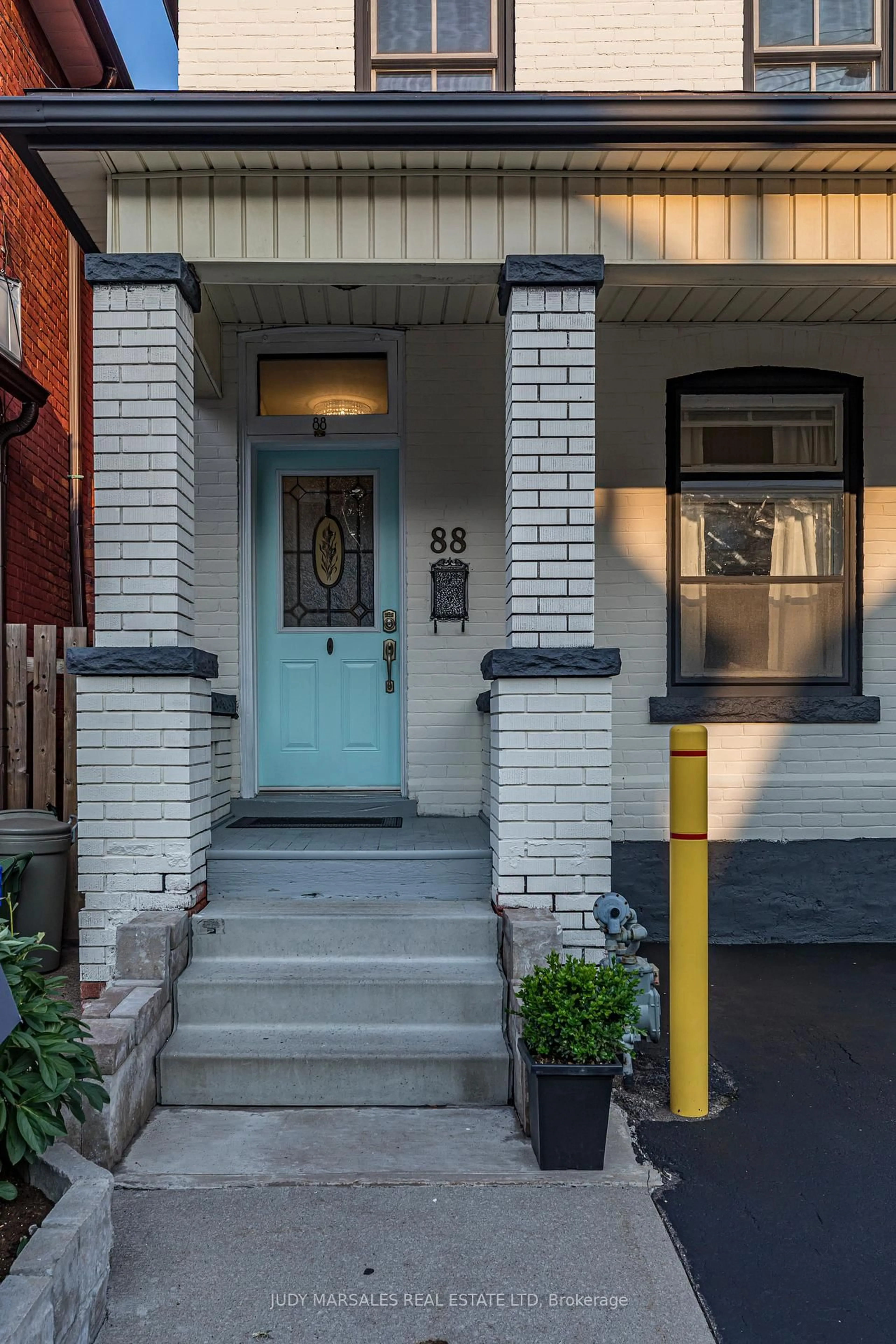 Home with brick exterior material, street for 88 Oxford St, Hamilton Ontario L8R 2X1