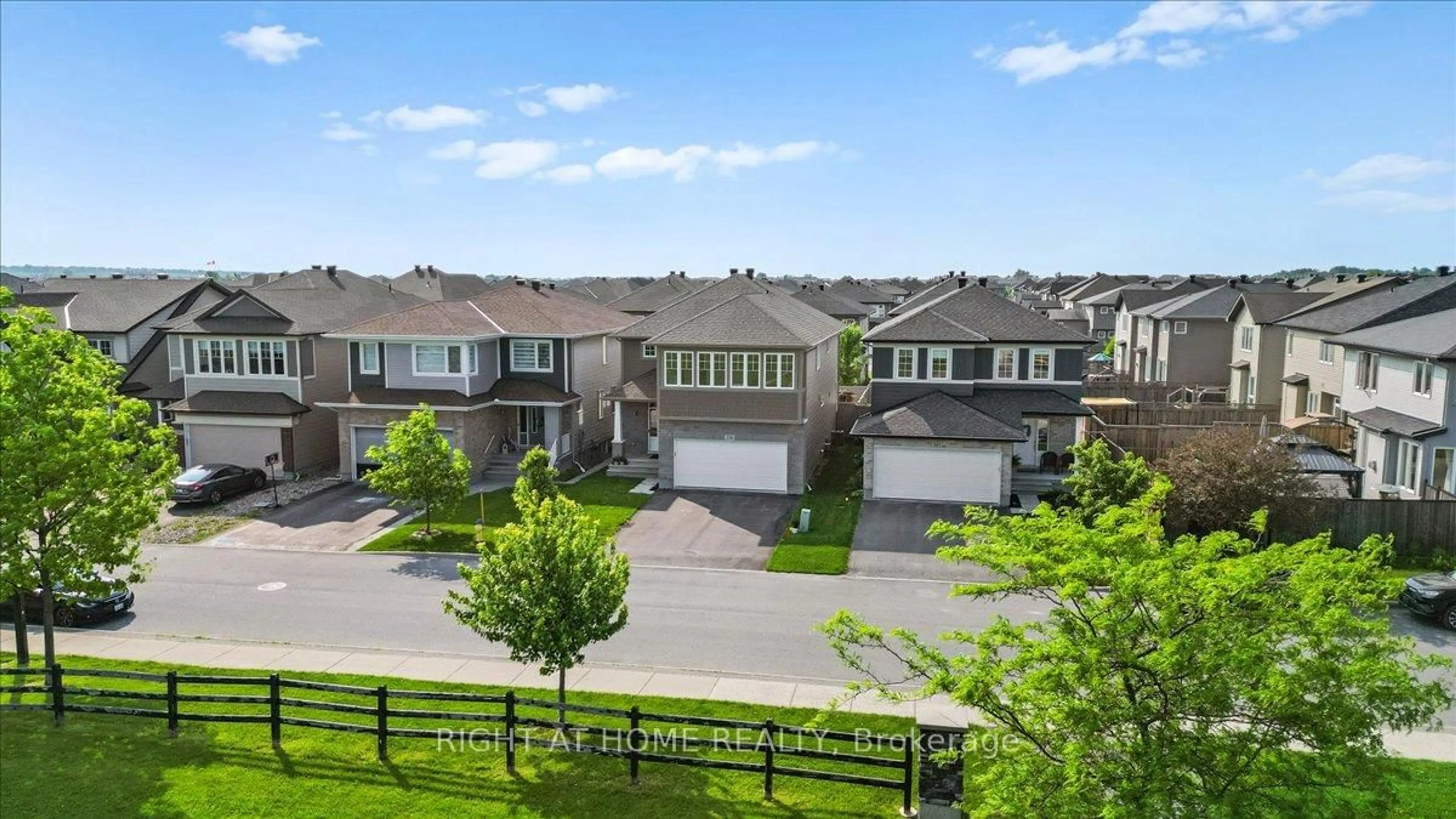 A pic from outside/outdoor area/front of a property/back of a property/a pic from drone, street for 319 Oxer Pl, Ottawa Ontario K2V 0C6