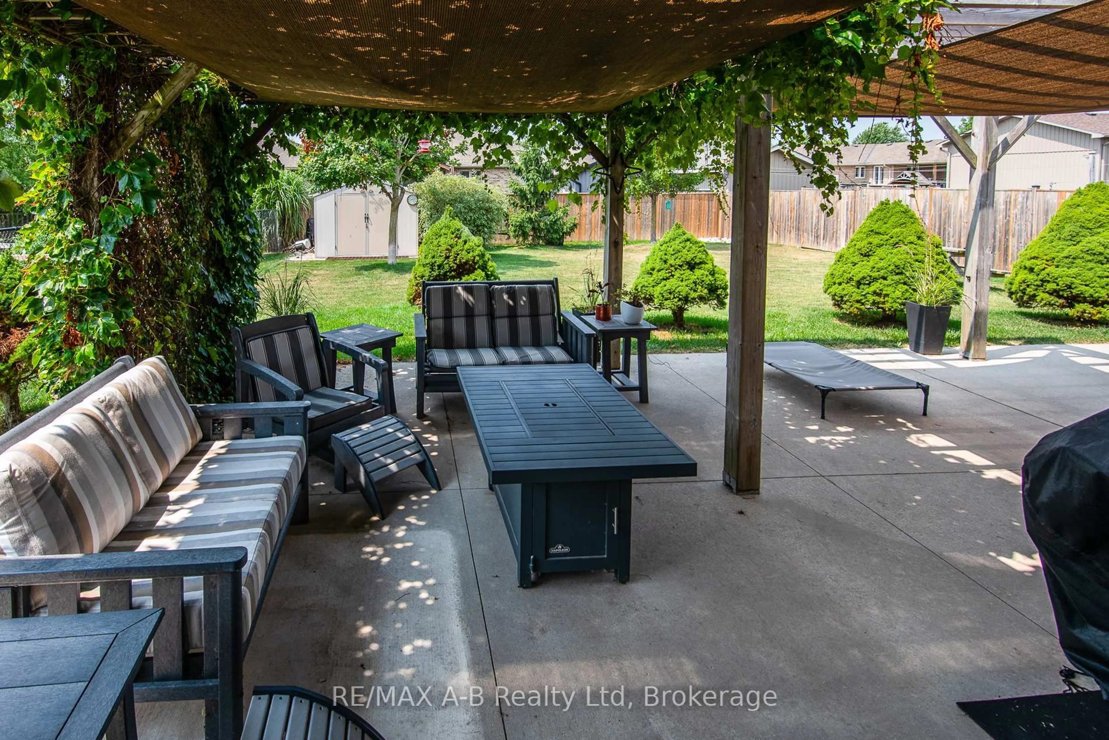 Patio, street for 22 Millson Cres, St. Marys Ontario N4X 1E4