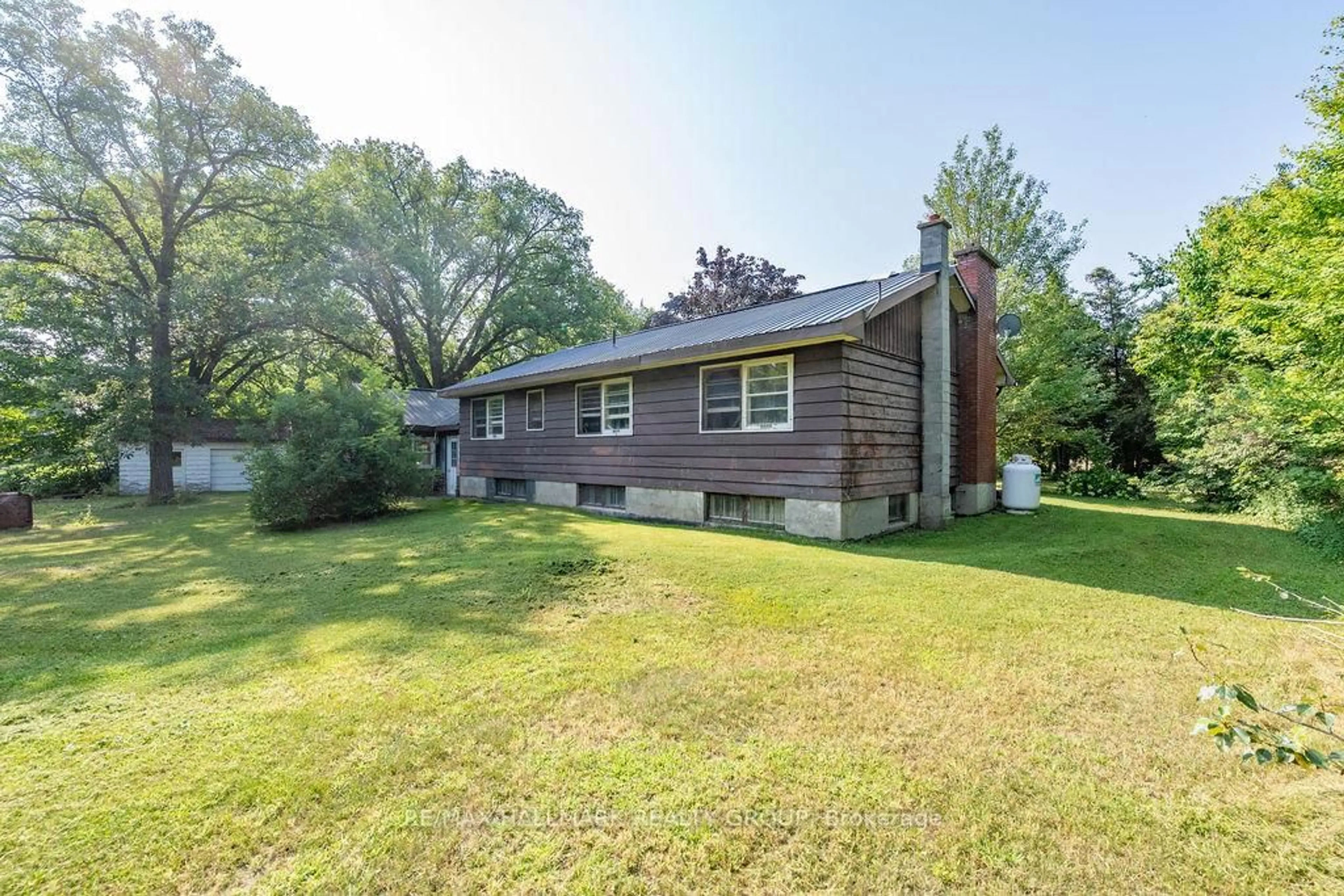 A pic from outside/outdoor area/front of a property/back of a property/a pic from drone, unknown for 768 Russett Dr, Arnprior Ontario K7S 3G8