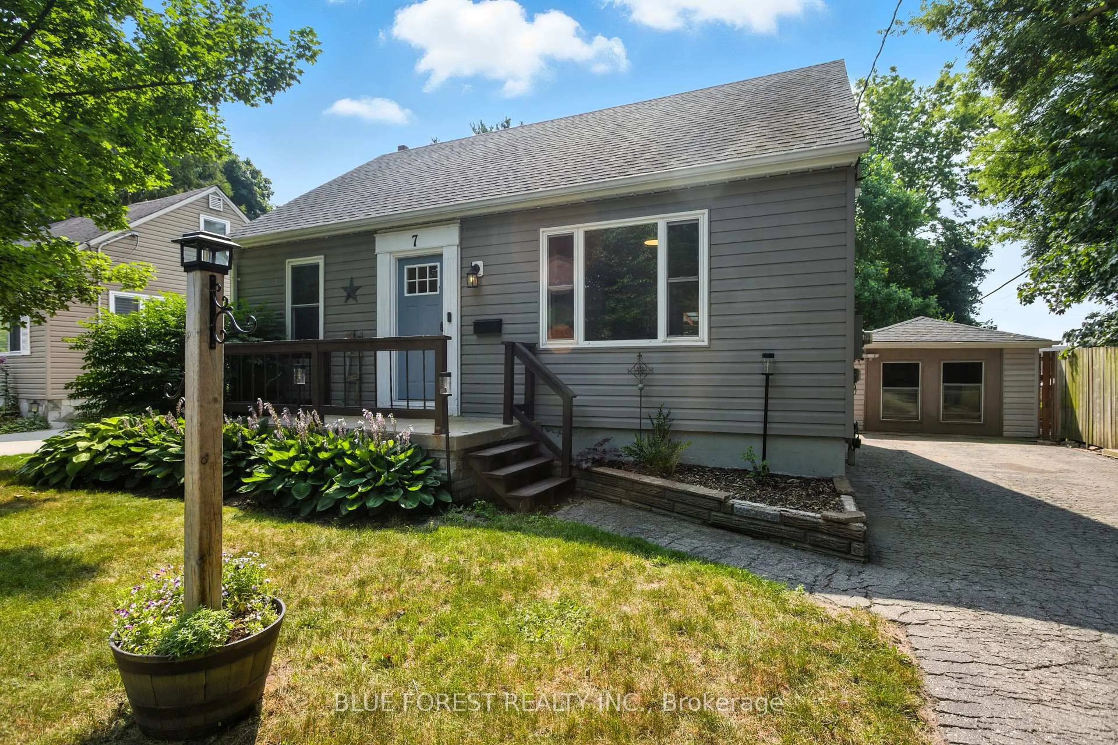Home with vinyl exterior material, street for 7 Magee St, London East Ontario N5W 1C5