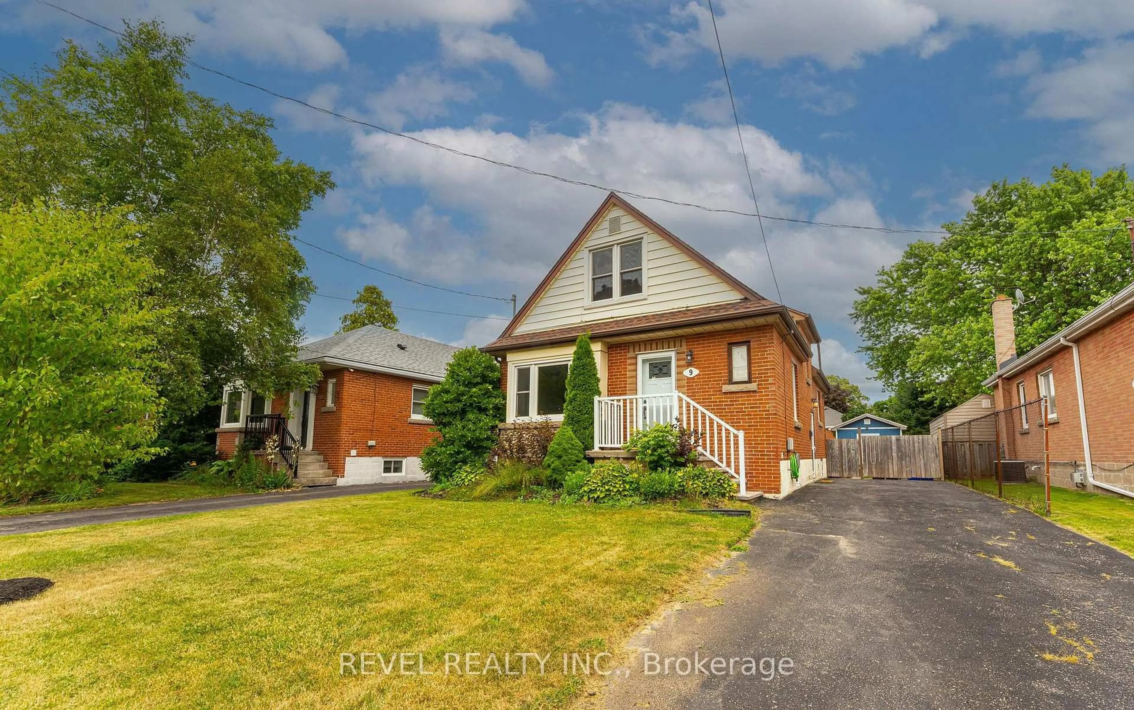 Home with brick exterior material, street for 9 East 41st St, Hamilton Ontario L8T 2Z3