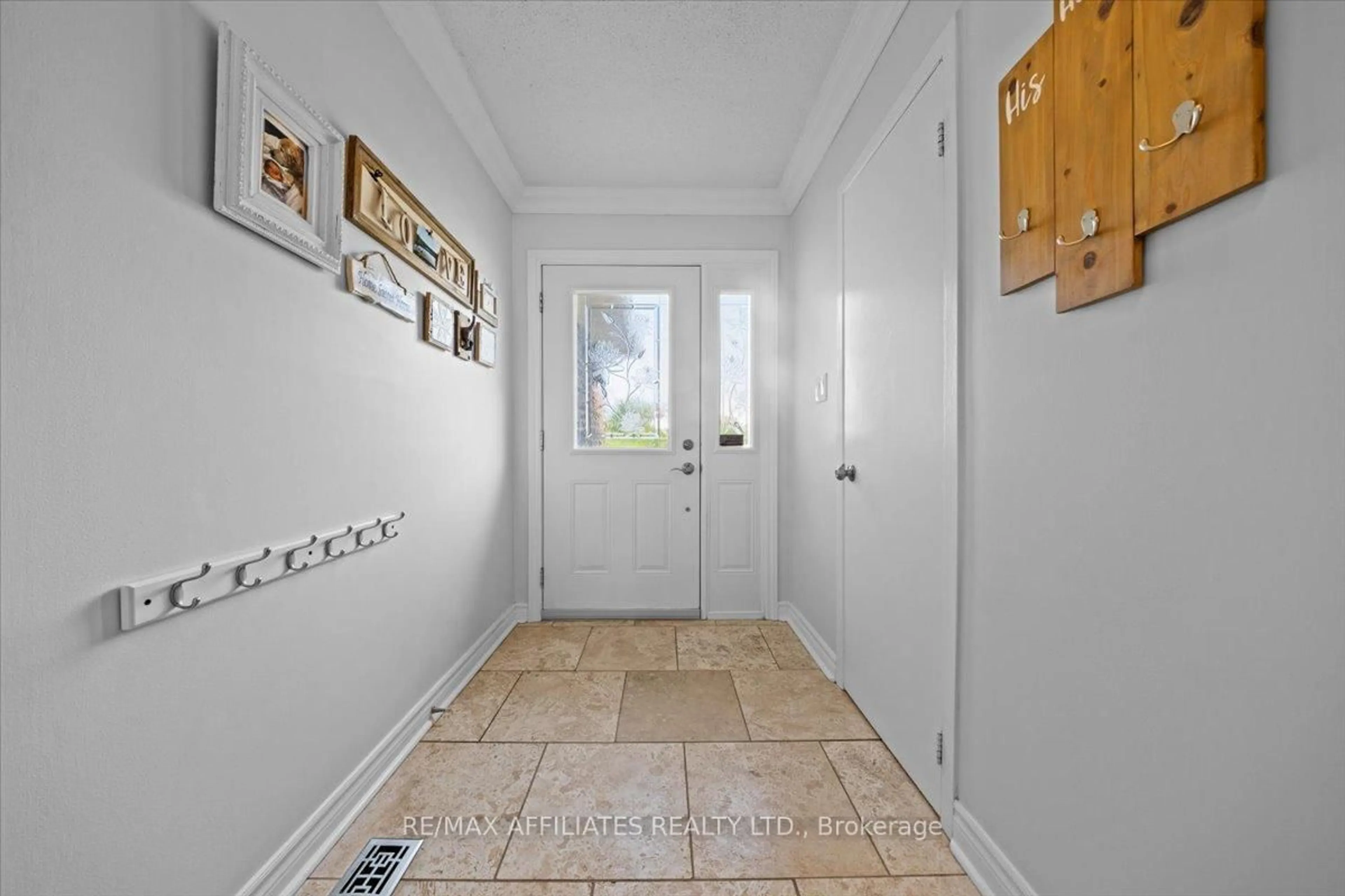 Indoor entryway for 218 Mccurdy Dr, Ottawa Ontario K2L 2L6