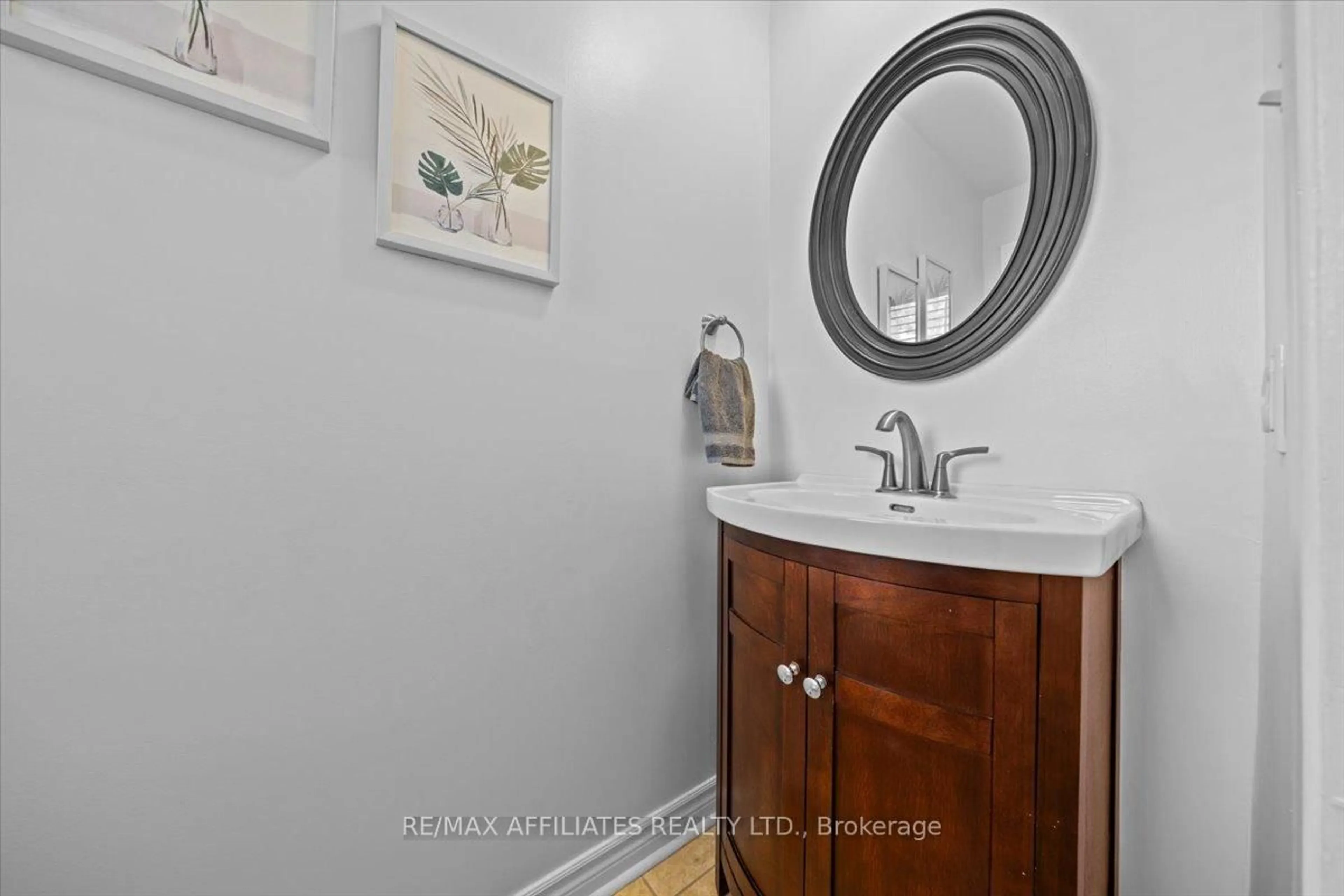 Standard bathroom, ceramic/tile floor for 218 Mccurdy Dr, Ottawa Ontario K2L 2L6