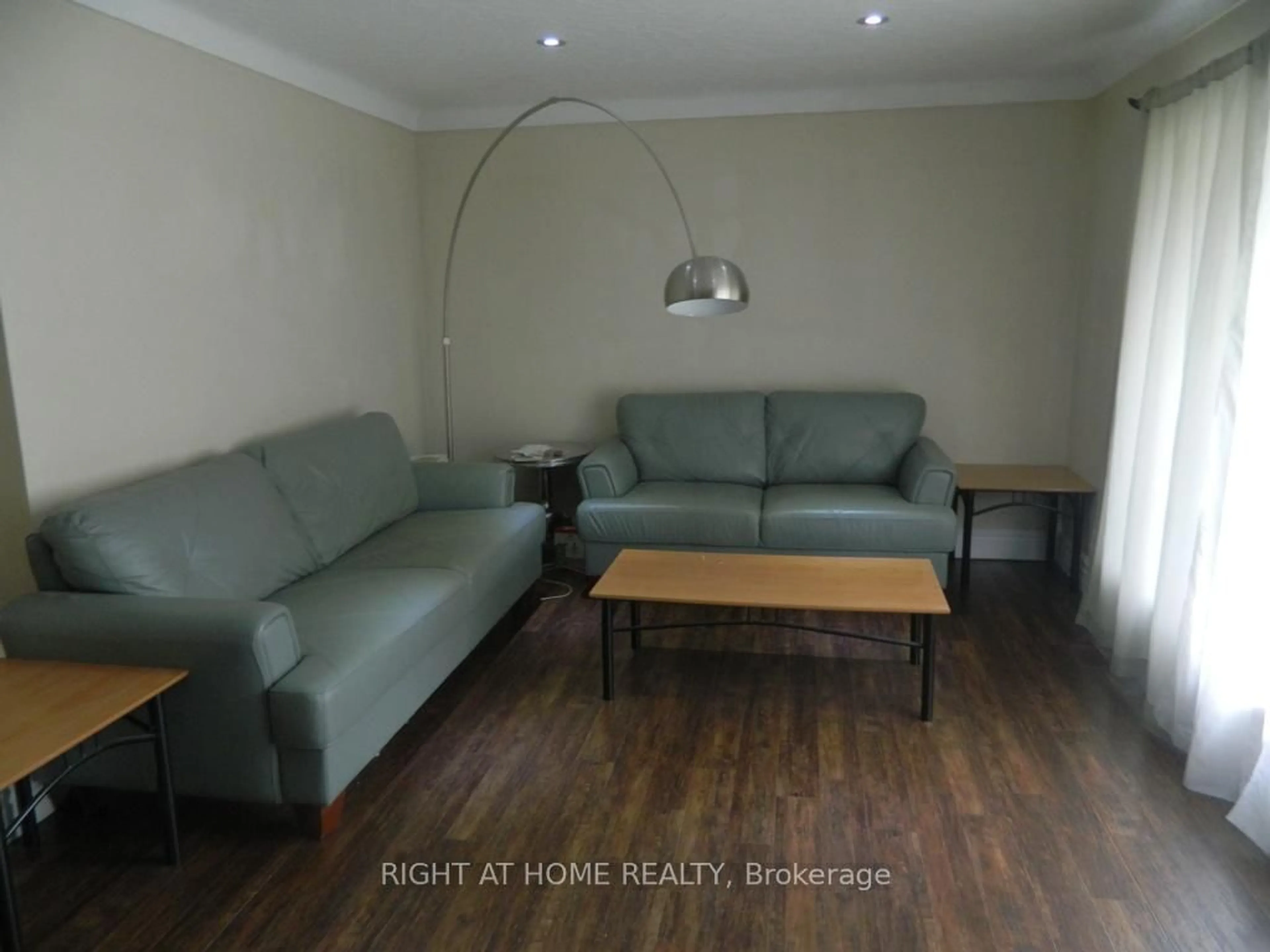 A pic of a room for 3261 Prior Cres, Niagara Falls Ontario L2J 3B2