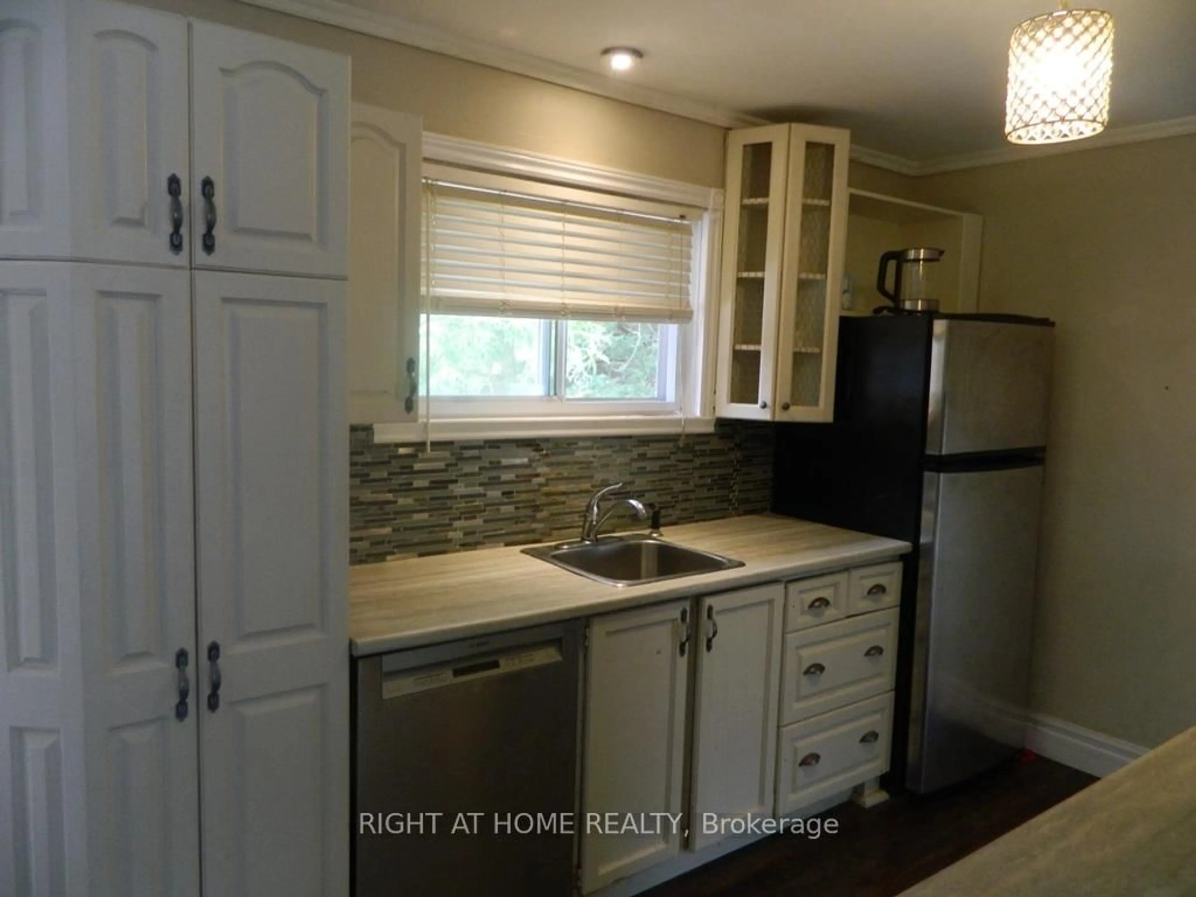 Open concept kitchen, unknown for 3261 Prior Cres, Niagara Falls Ontario L2J 3B2