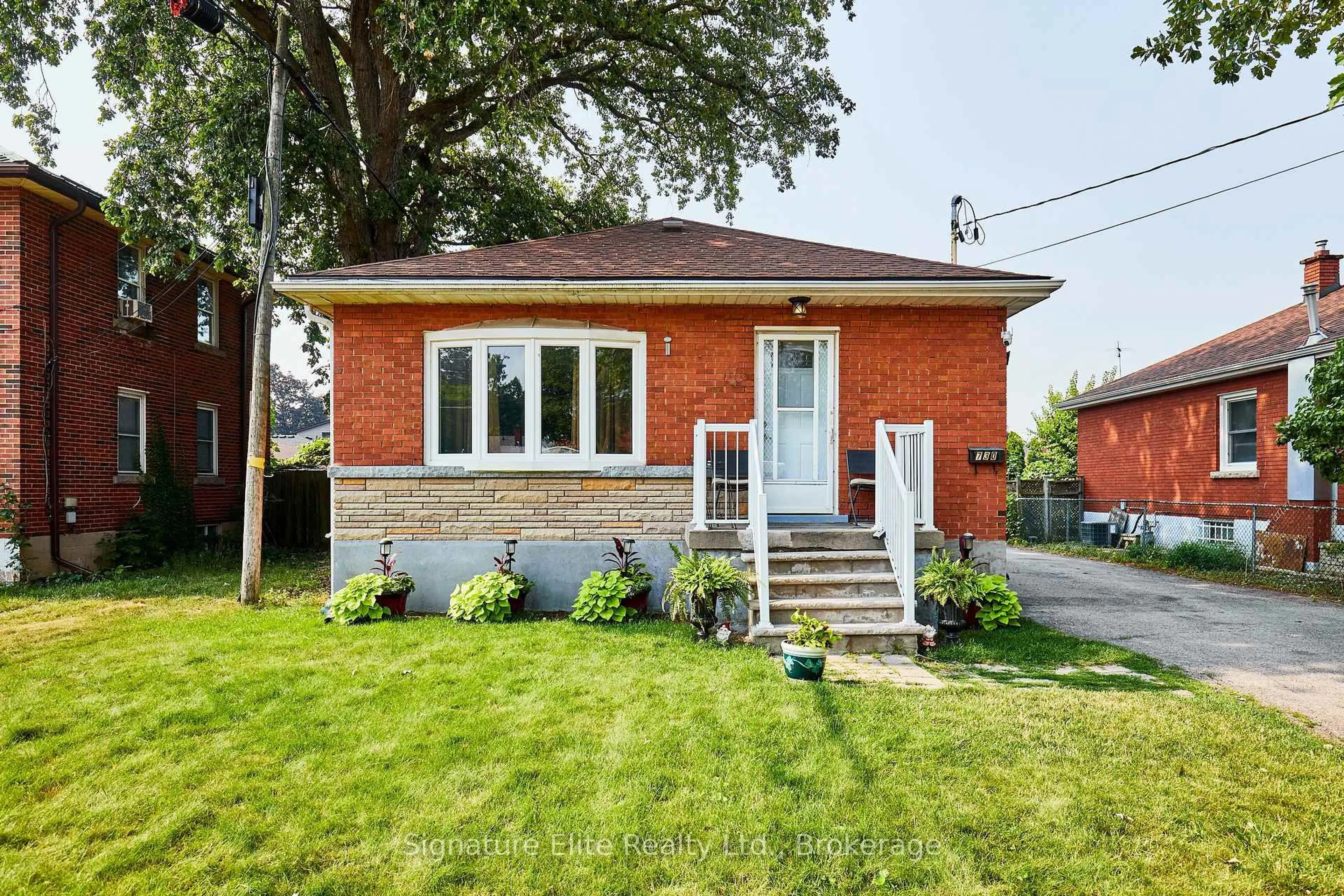 Home with brick exterior material, street for 730 Seventh Ave, Hamilton Ontario L8P 1V8